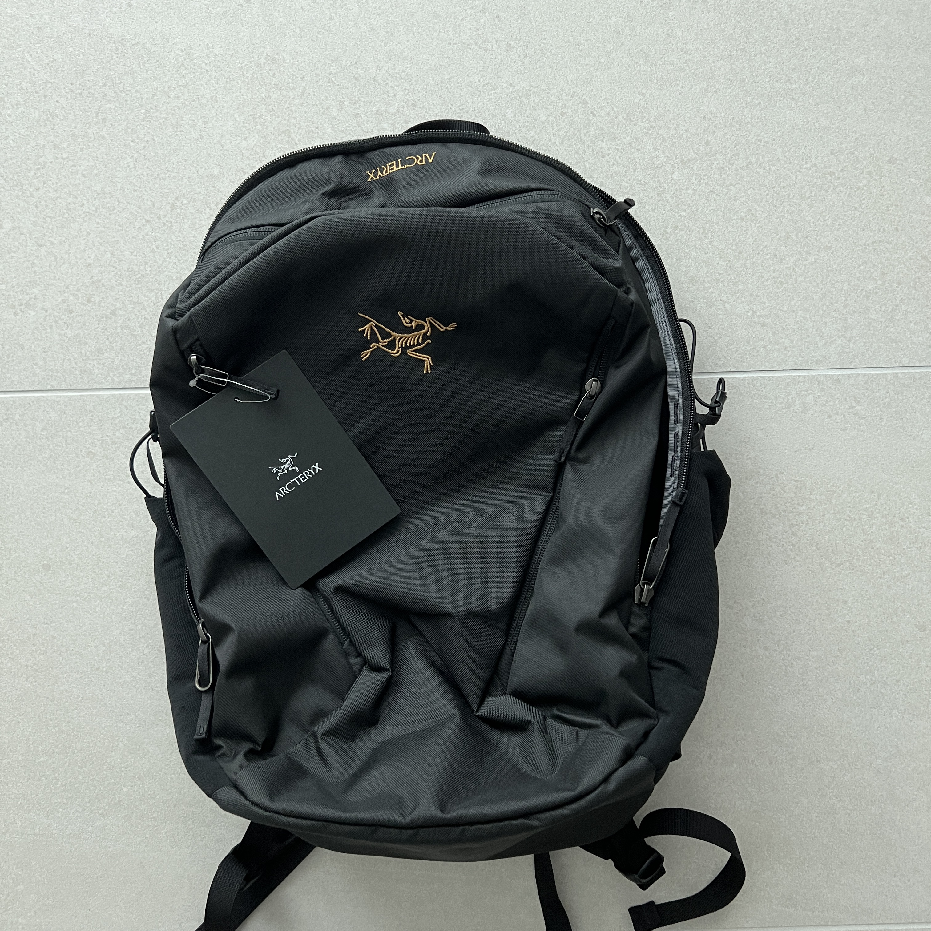Arc'teryx Mantis 26 Backpack Black 착용 스타일