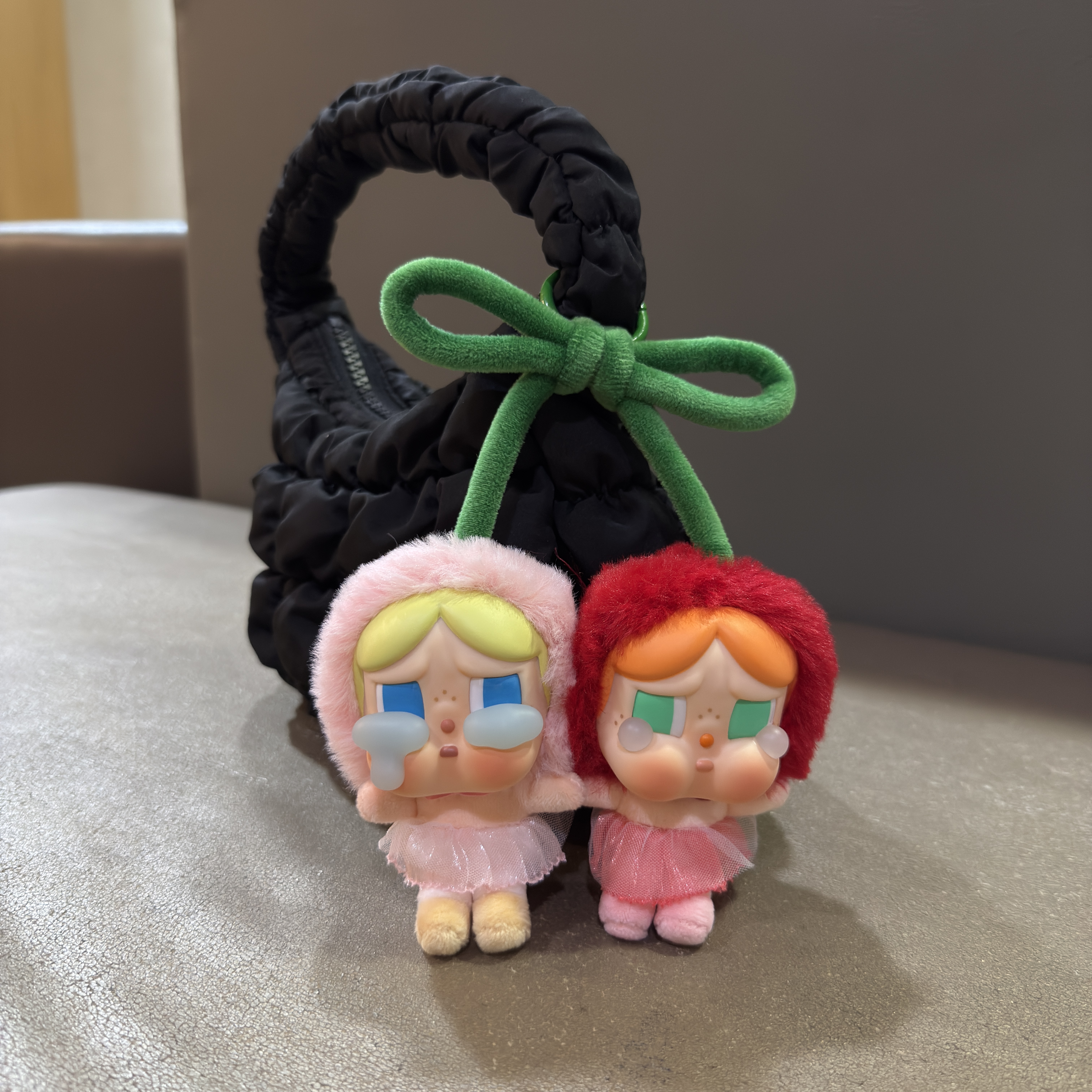 Pop Mart Crybaby Crying For Love Series Vinyl Plush 착용 스타일 - 2