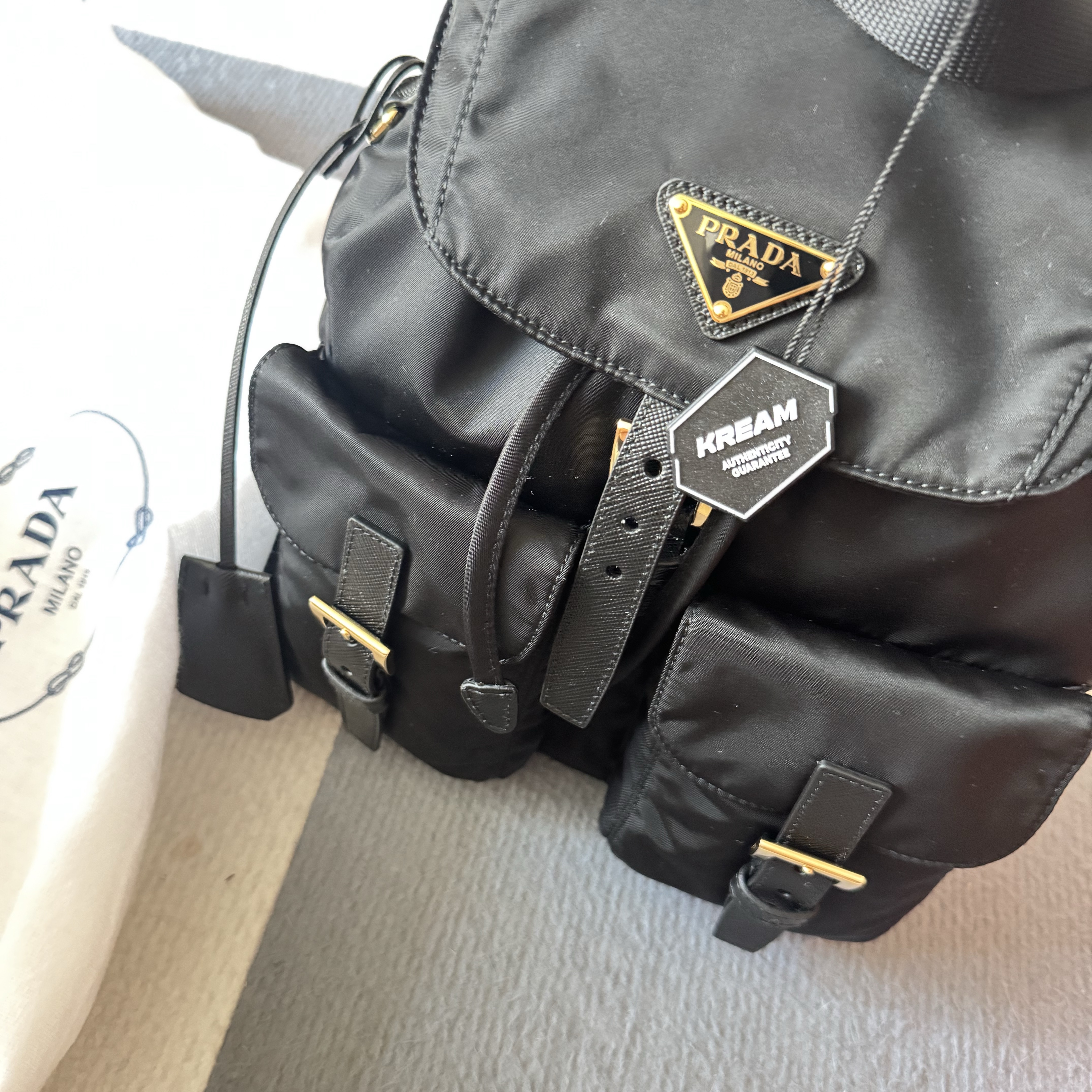 Prada Re-Edition 1978 Re-Nylon Small Backpack Black 착용 스타일