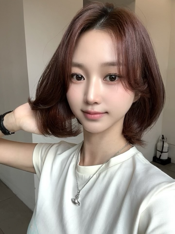 THIS IS FINE Ribbed Sleeveless Top Black, THIS IS FINE Cropped Signature Tee Cream 착용 스타일 - 3