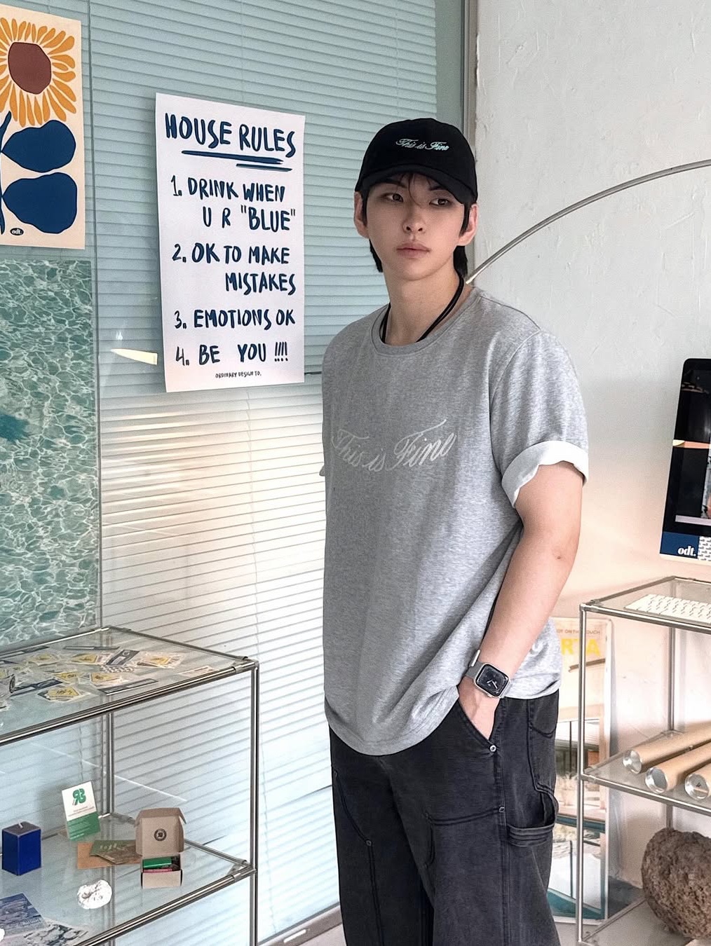 THIS IS FINE Signature Ball Cap Black, THIS IS FINE Oversized Signature Tee Sportif Gray 착용 스타일 - 2