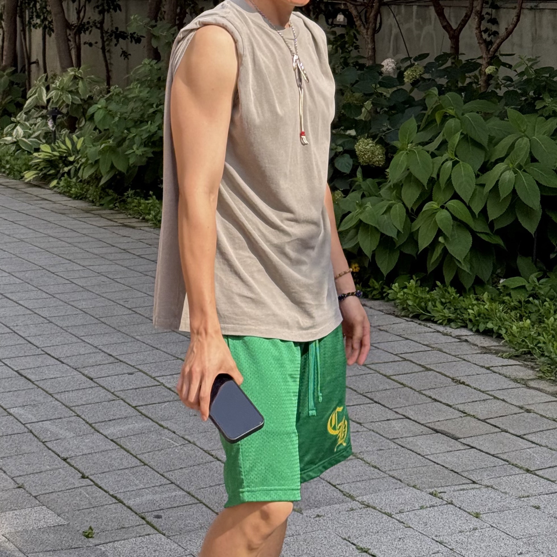Chrome Hearts Mesh Warm Up Shorts Green 착용 스타일 - 2
