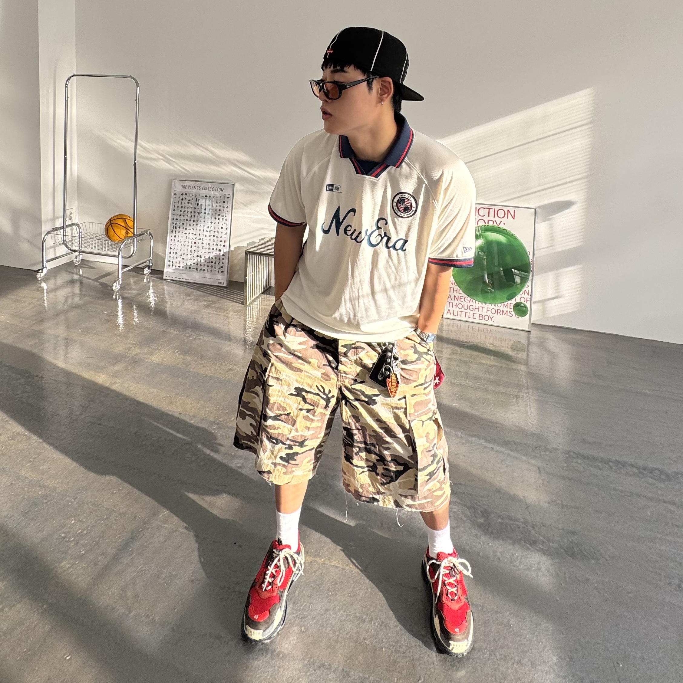 Balenciaga Triple S Red Black 2018, Undermycar Mu.45 Anti Fxxking Logo Play Big Cargo Rip-Camo Shorts Camo Beige 착용 스타일 - 2
