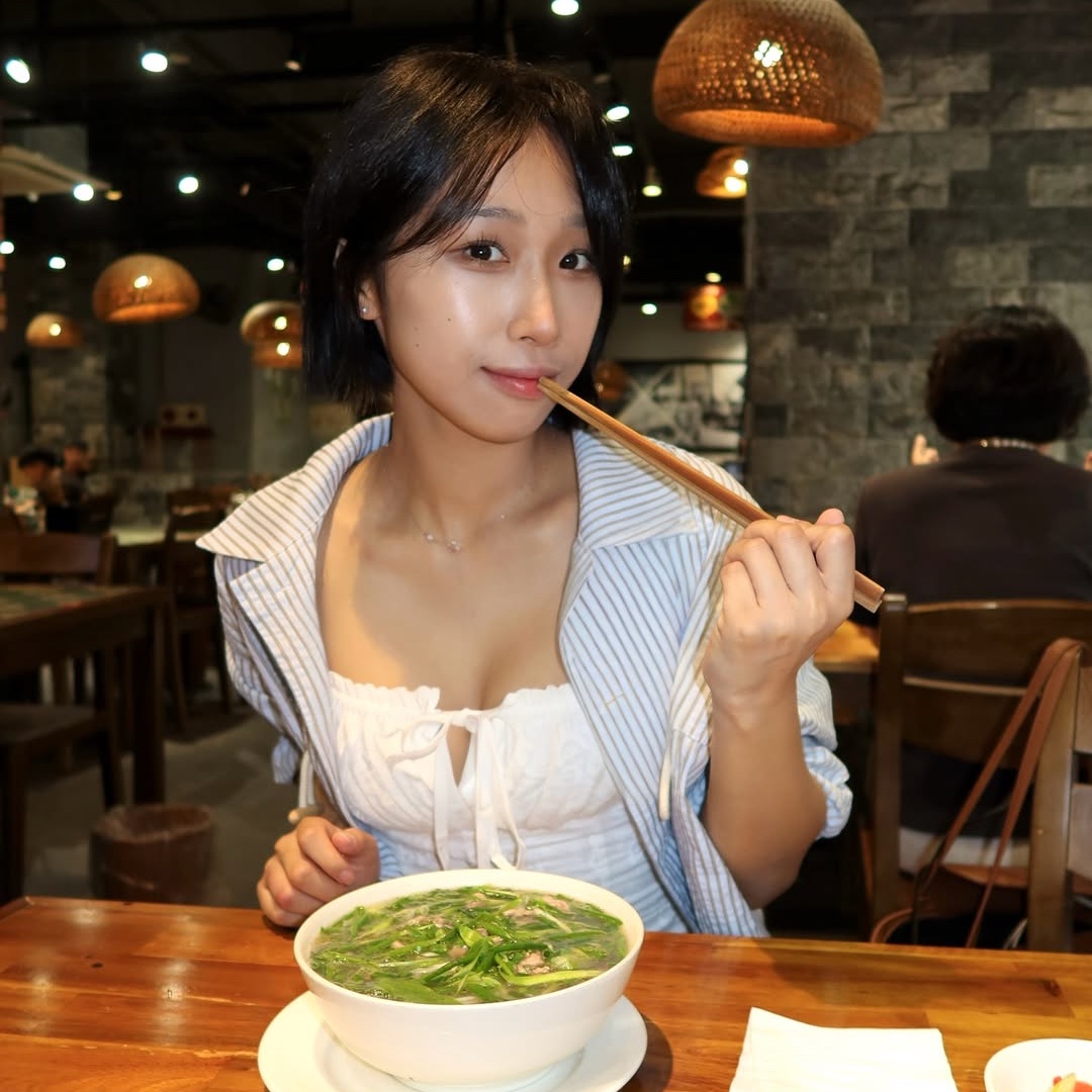 THIS IS FINE Pajama Overshirt Blue 착용 스타일