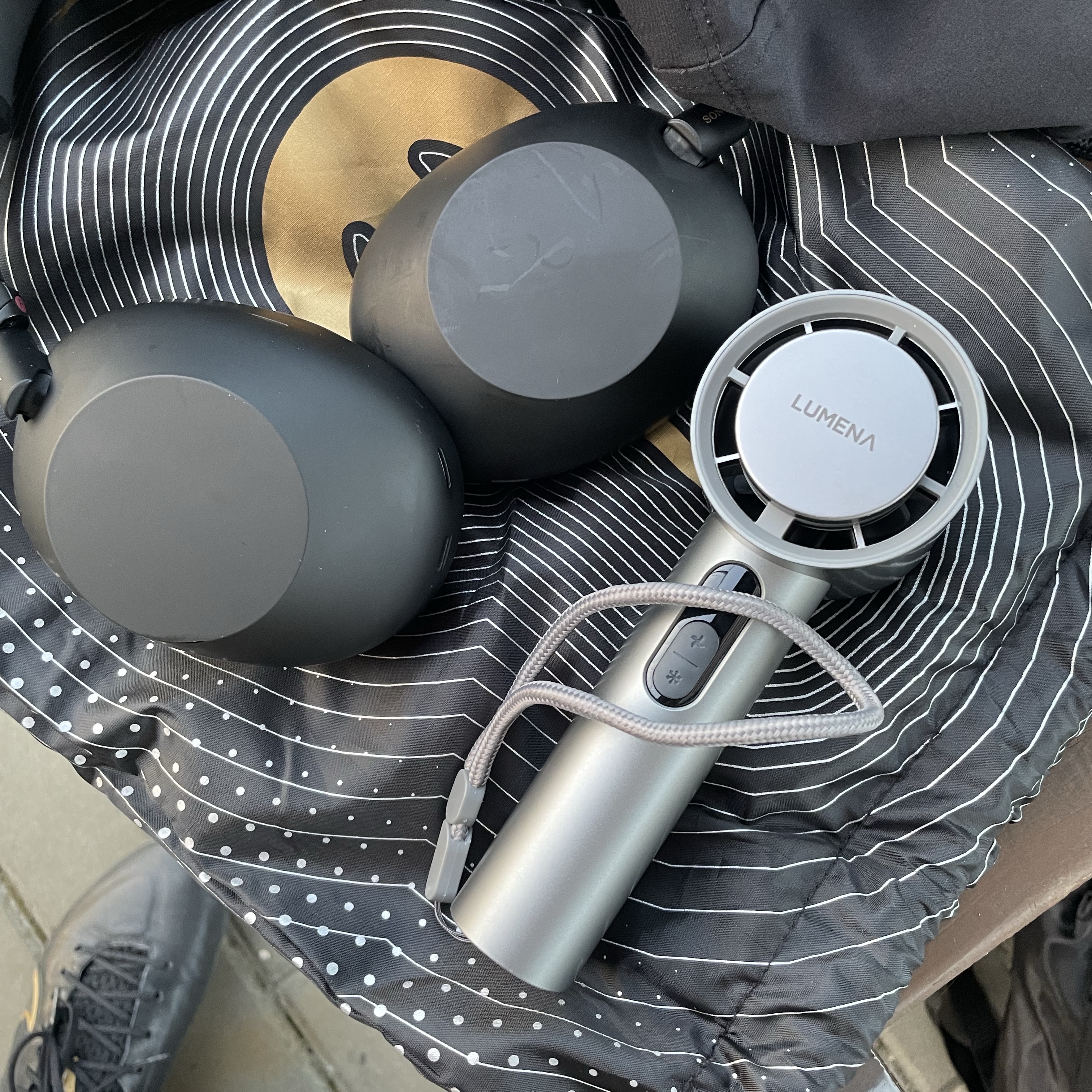 Lumena FAN JET ULTRA Portable Wireless Cooling Fan Titanium Gray 착용 스타일