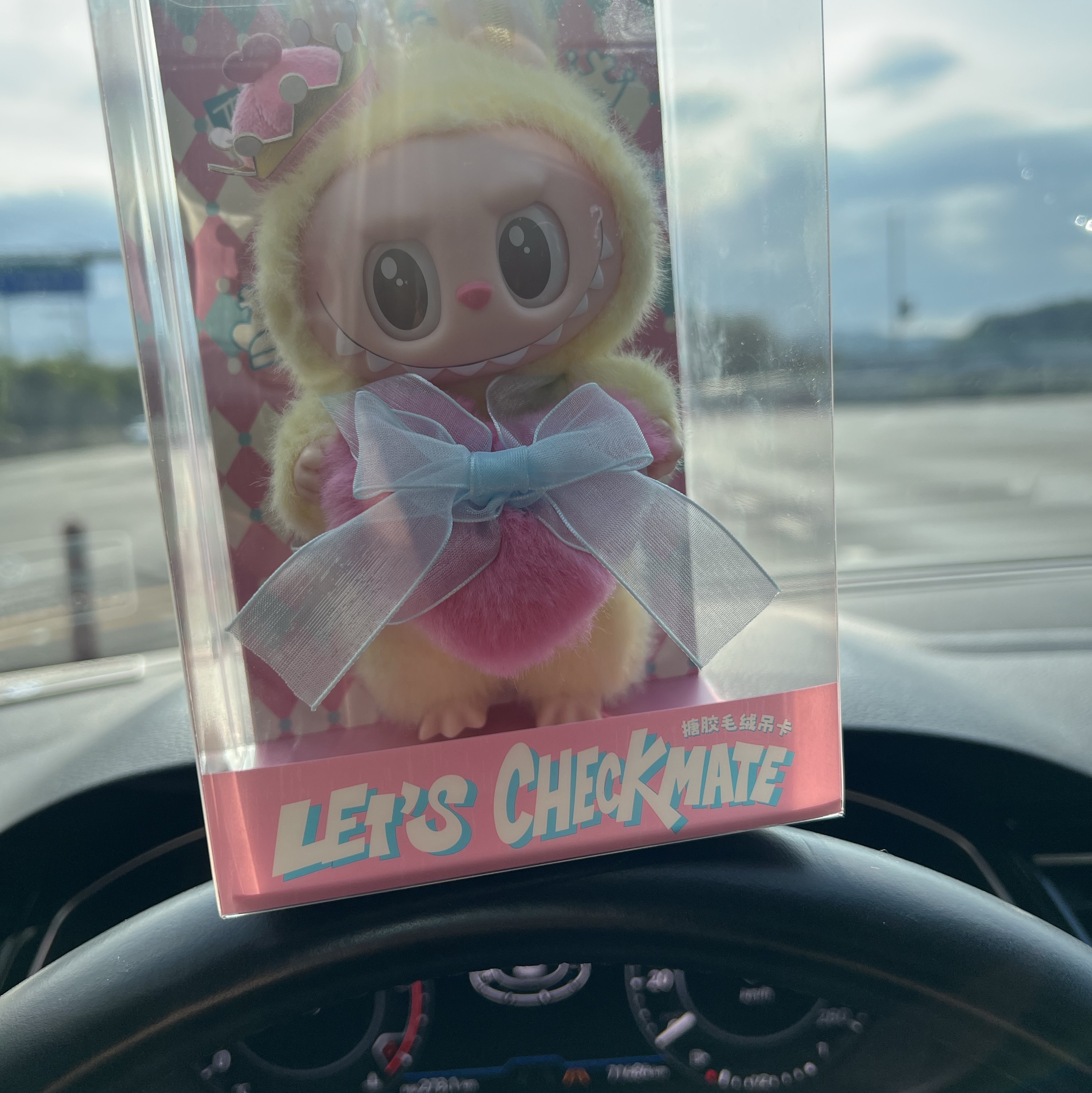 Pop Mart The Monsters Checkmate Series Plush Keyring 착용 스타일 - 1