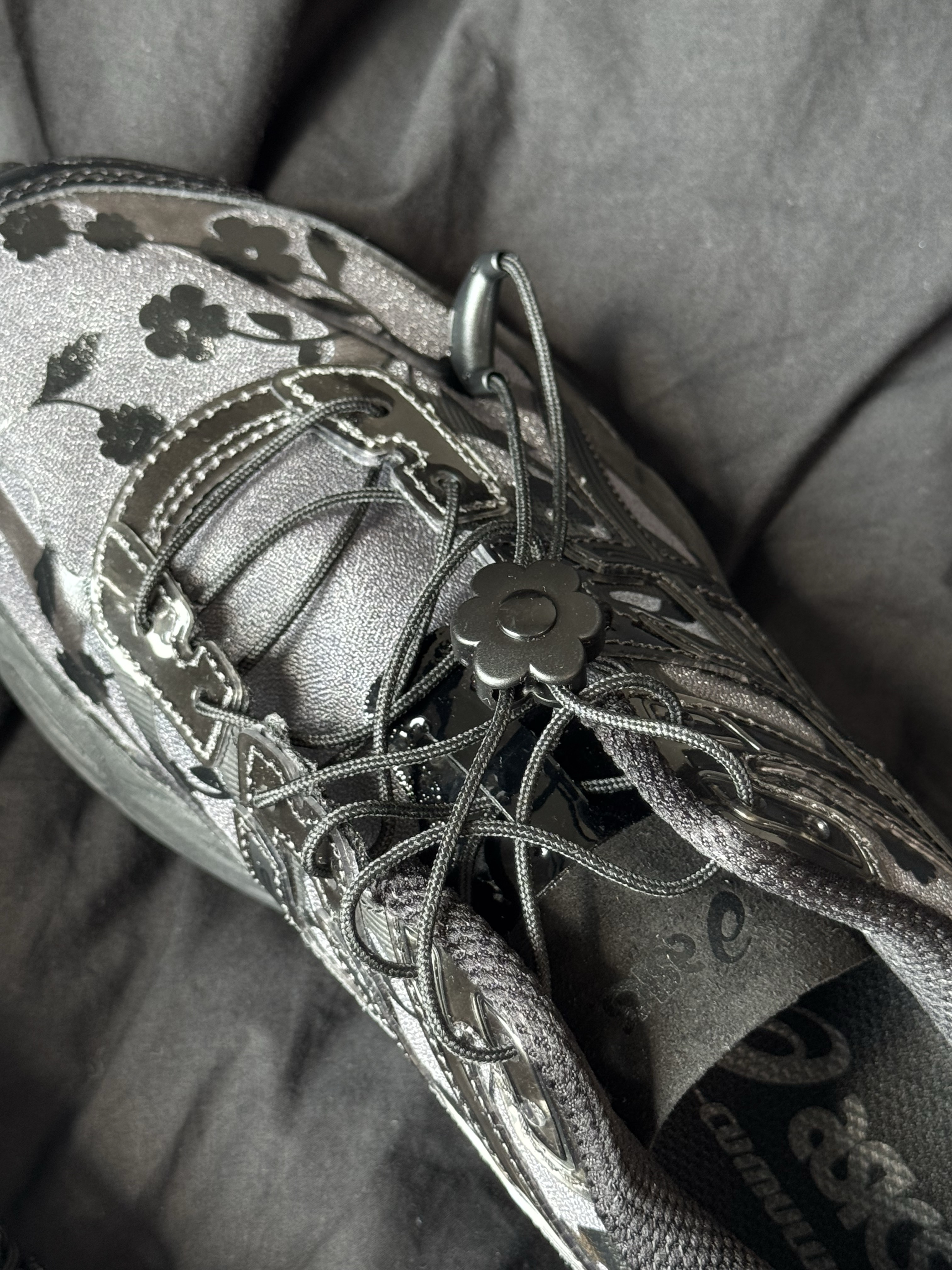 Asics x Cecilie Bahnsen Gel-Cumulus 16 Black 착용 스타일 - 2