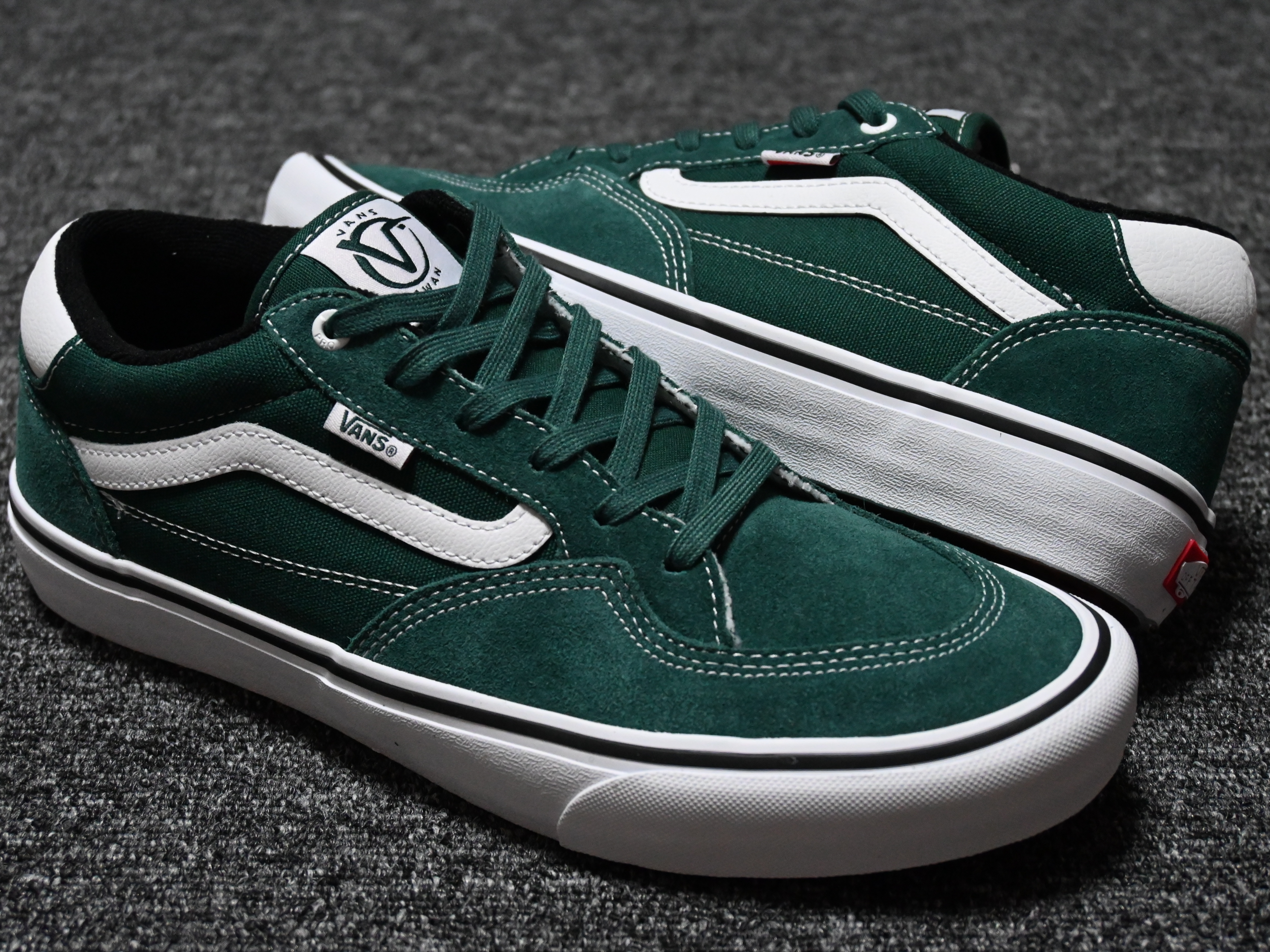 Vans Rowan Pro Pine White 착용 스타일