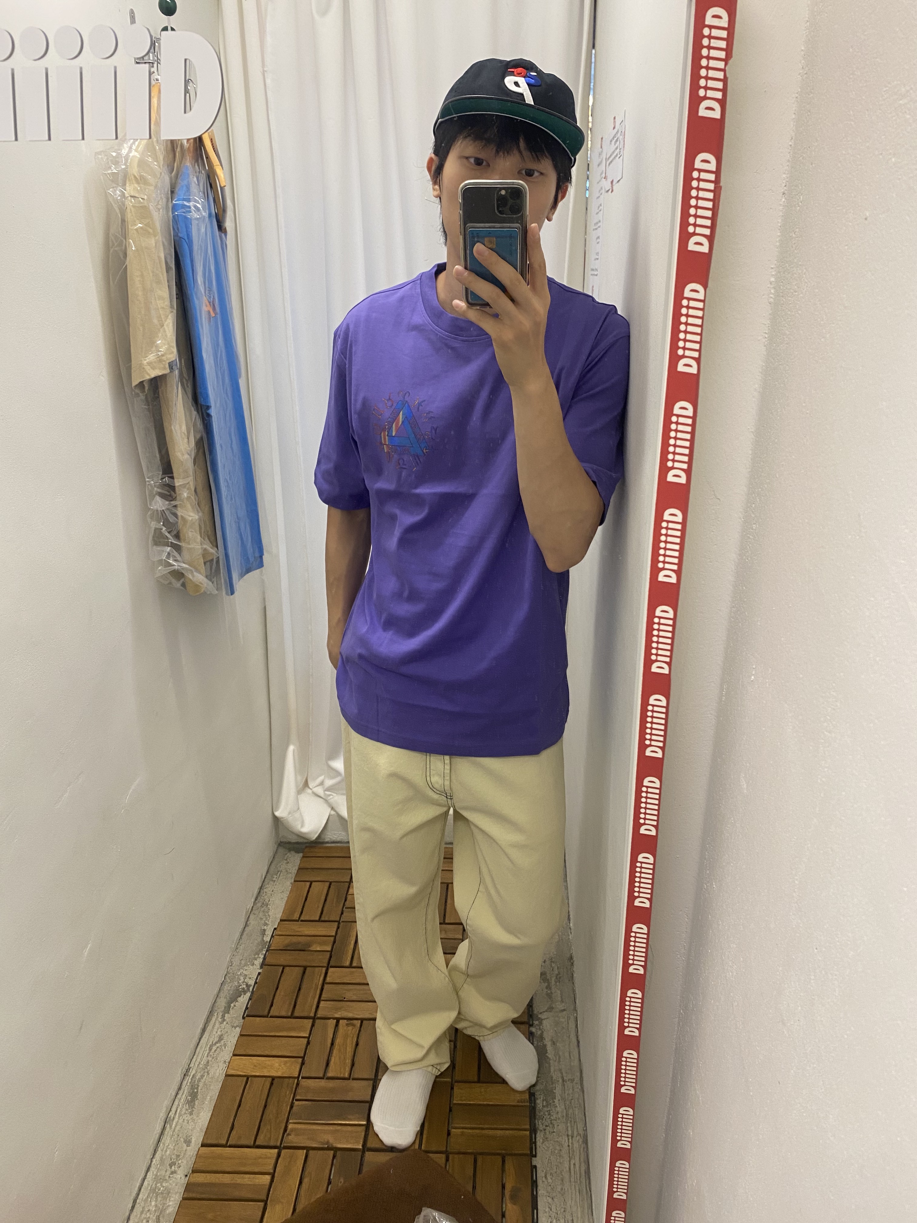 Palace x Oakley T-Shirt Sand - 23SS, Supreme Regular Jean Bleached - 25SS 착용 스타일 - 3