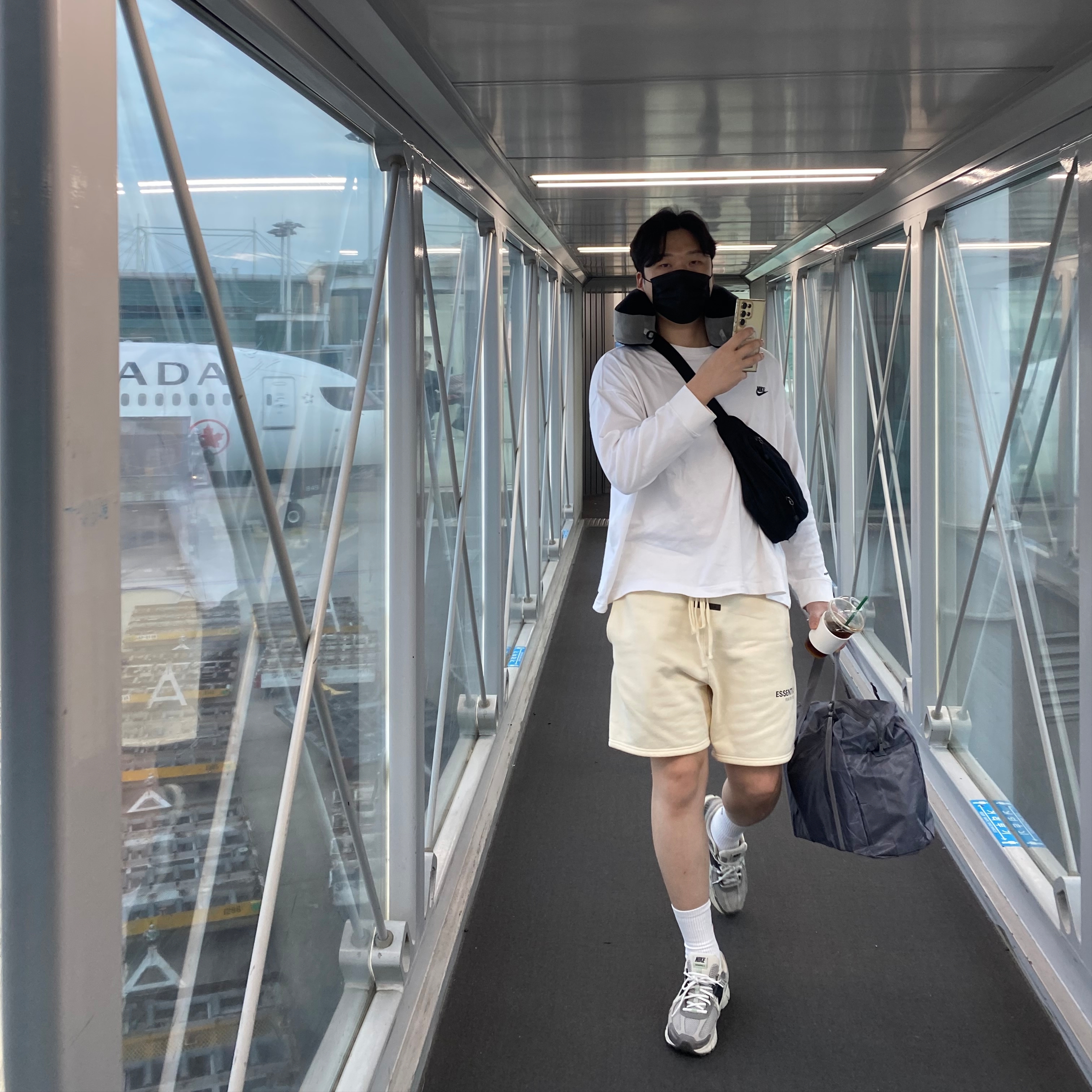 Essentials Sweatshorts Cream - 21SS, Nike x Peaceminusone LS T-Shirt White (DR0098-100) 착용 스타일 - 1