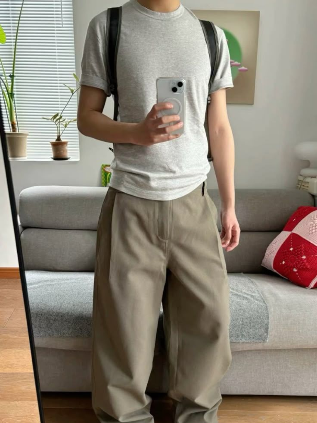 Polyteru Human Index Human Pocket Emblem T-Shirt Blue, Play Comme des Garcons Black Heart T-Shirt Grey 착용 스타일 - 3