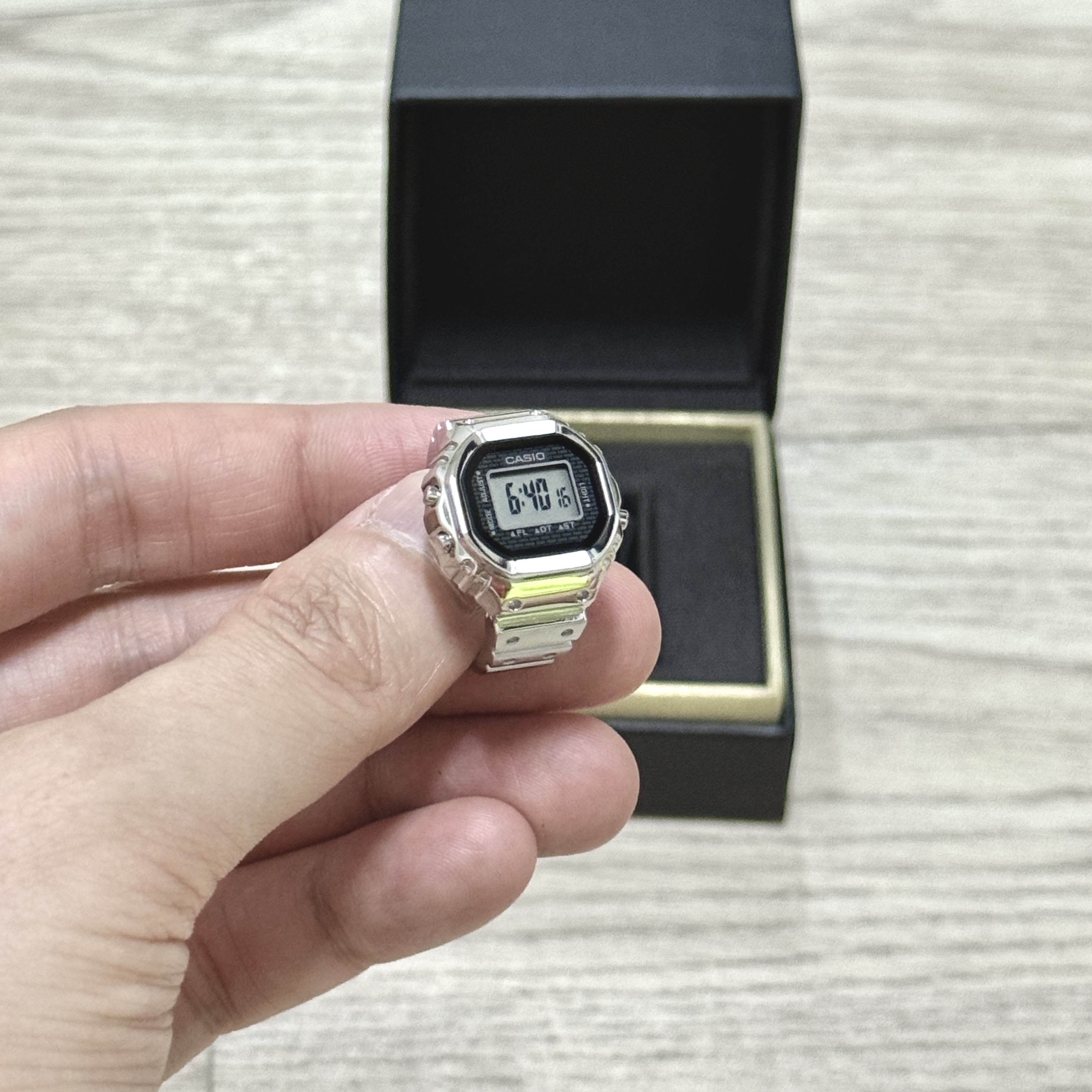 Casio 50th Anniversary Ring Watch CRW-001-1 착용 스타일 - 3
