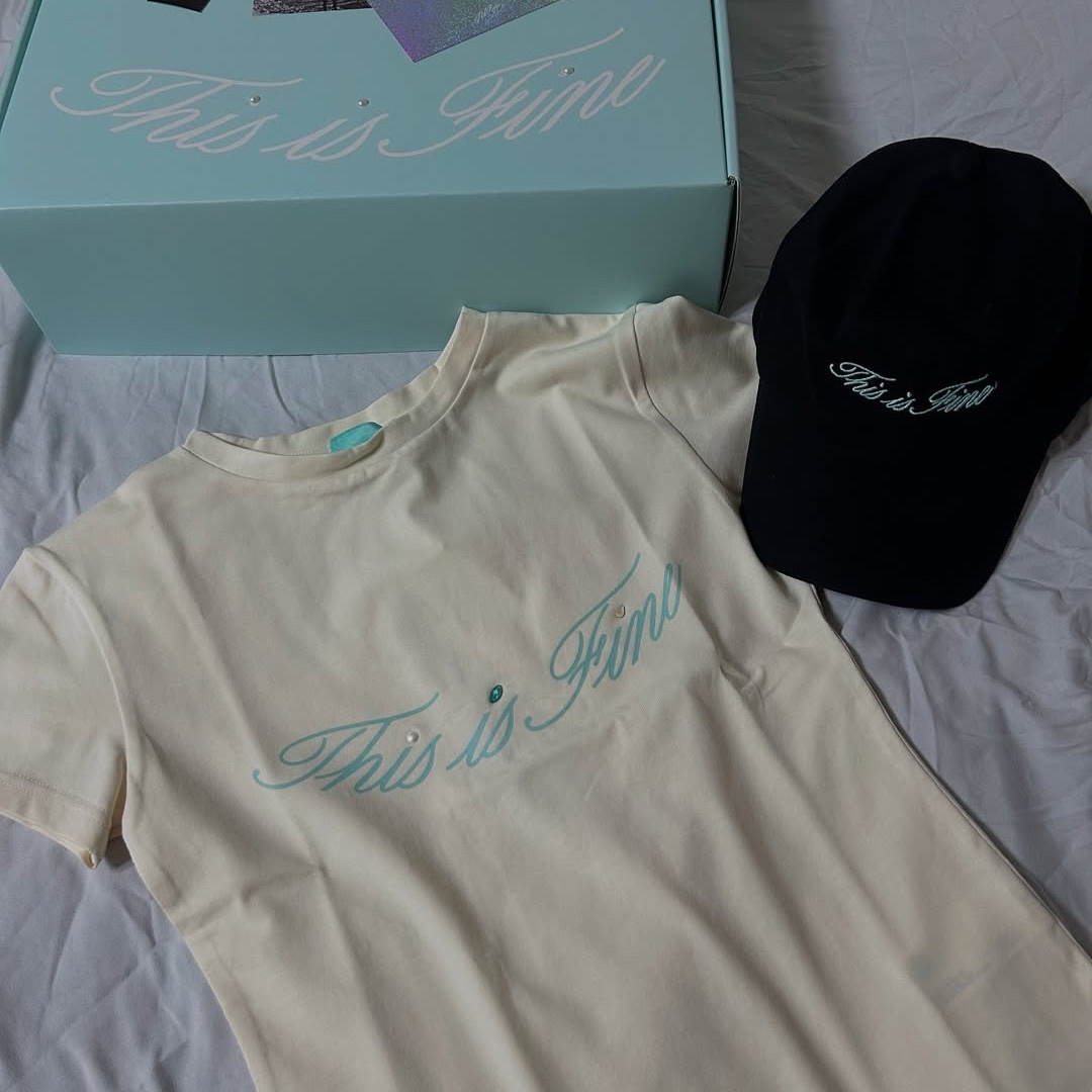 THIS IS FINE Cropped Signature Tee Cream, THIS IS FINE Signature Ball Cap Black 착용 스타일 - 8