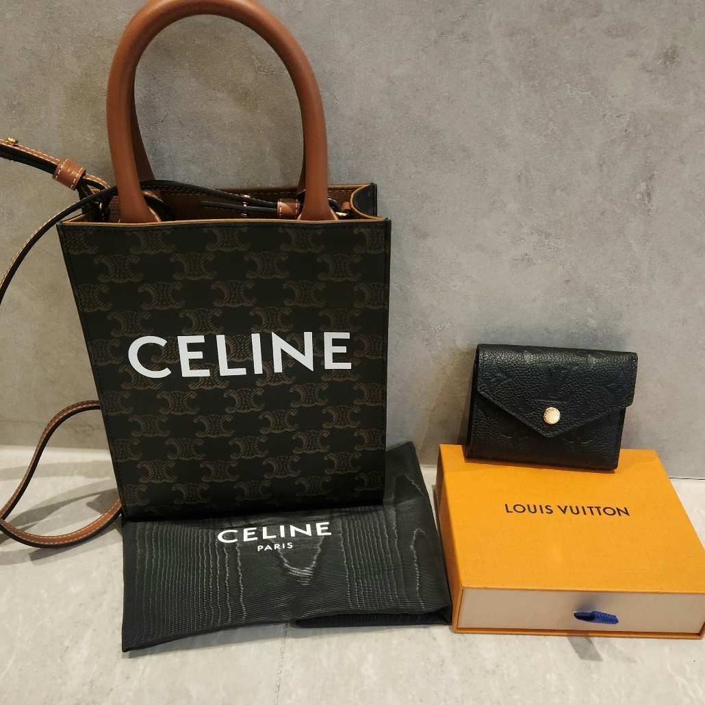 Celine Mini Vertical Cabas in Triomphe Canvas and Calfskin with Celine Print Tan, Louis Vuitton Zoe Wallet Monogram Empreinte Black 착용 스타일