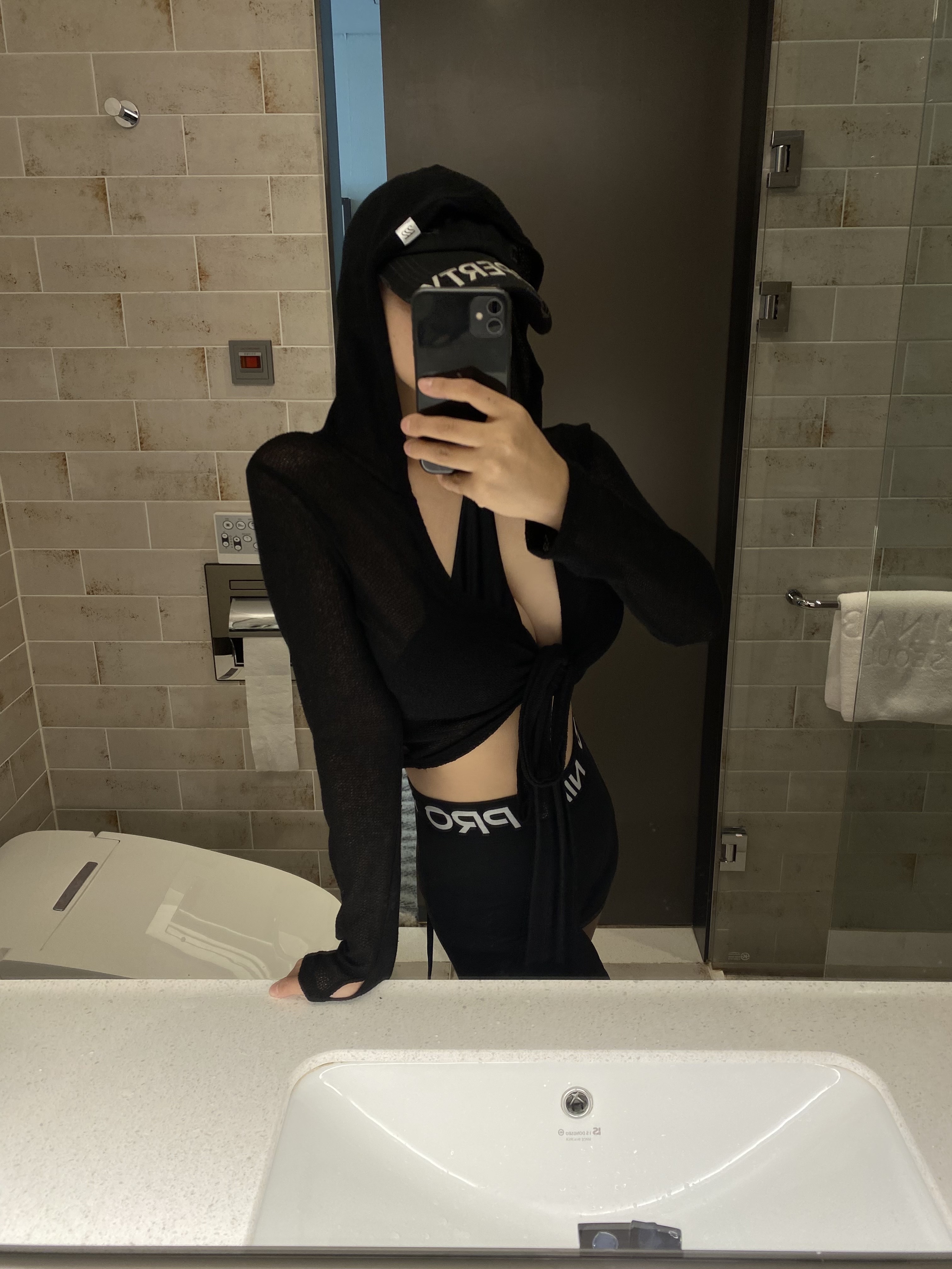 222 Hoodie 003 착용 스타일
