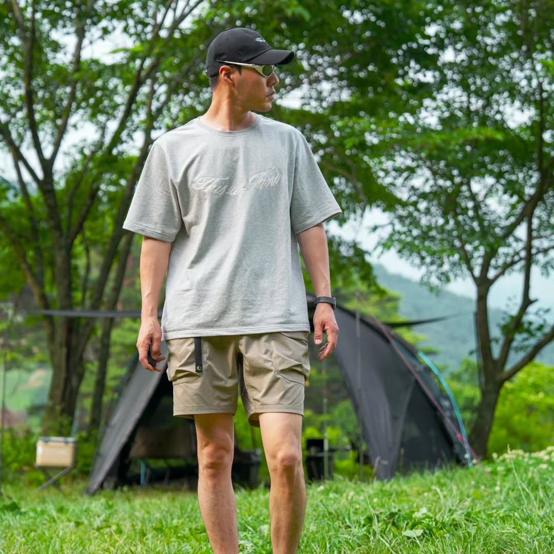 THIS IS FINE Oversized Signature Tee Sportif Gray, THIS IS FINE Signature Ball Cap Black 착용 스타일 - 1