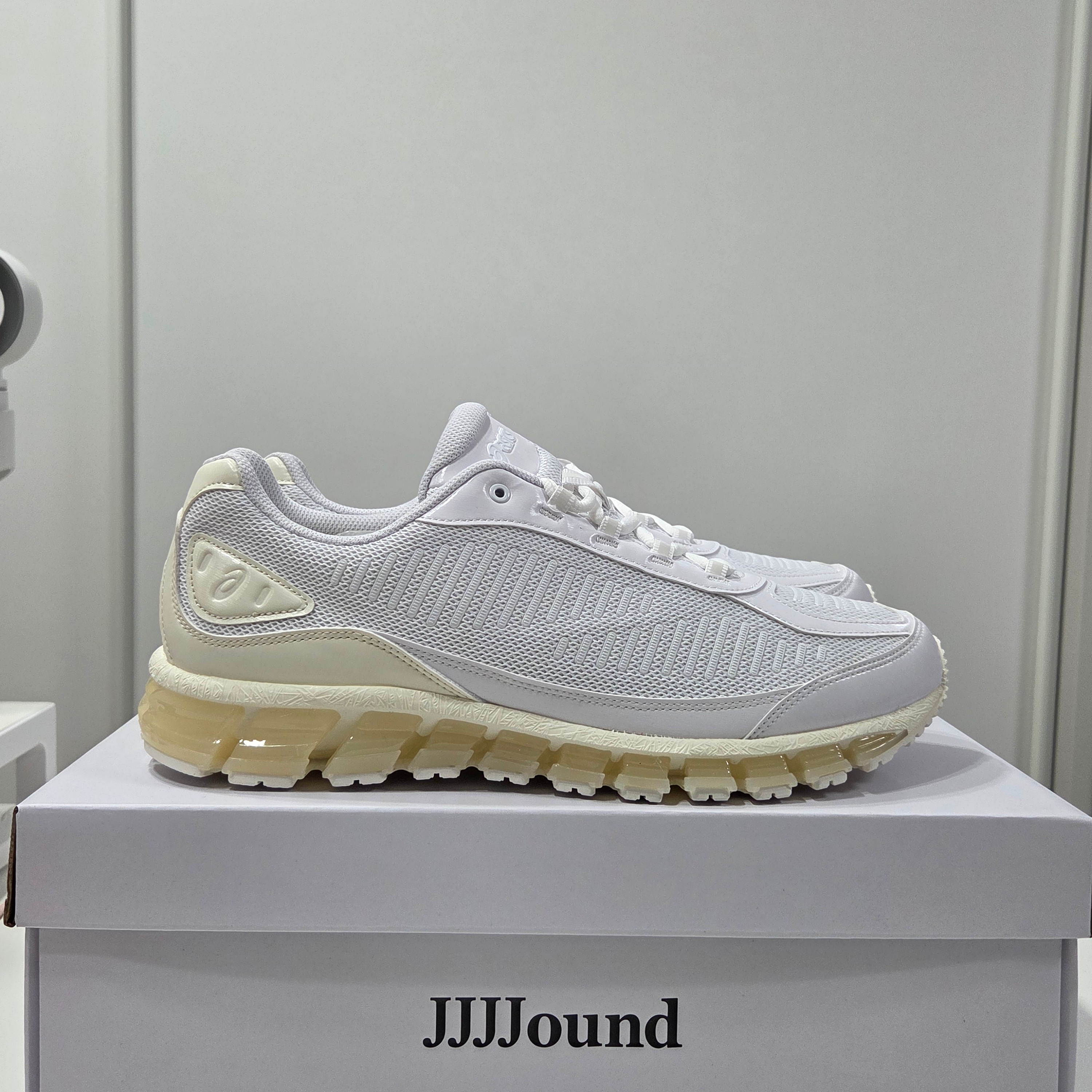 Asics x JJJJound Gel-Quantum 360 I AMP White Marshmallow 착용 스타일 - 1