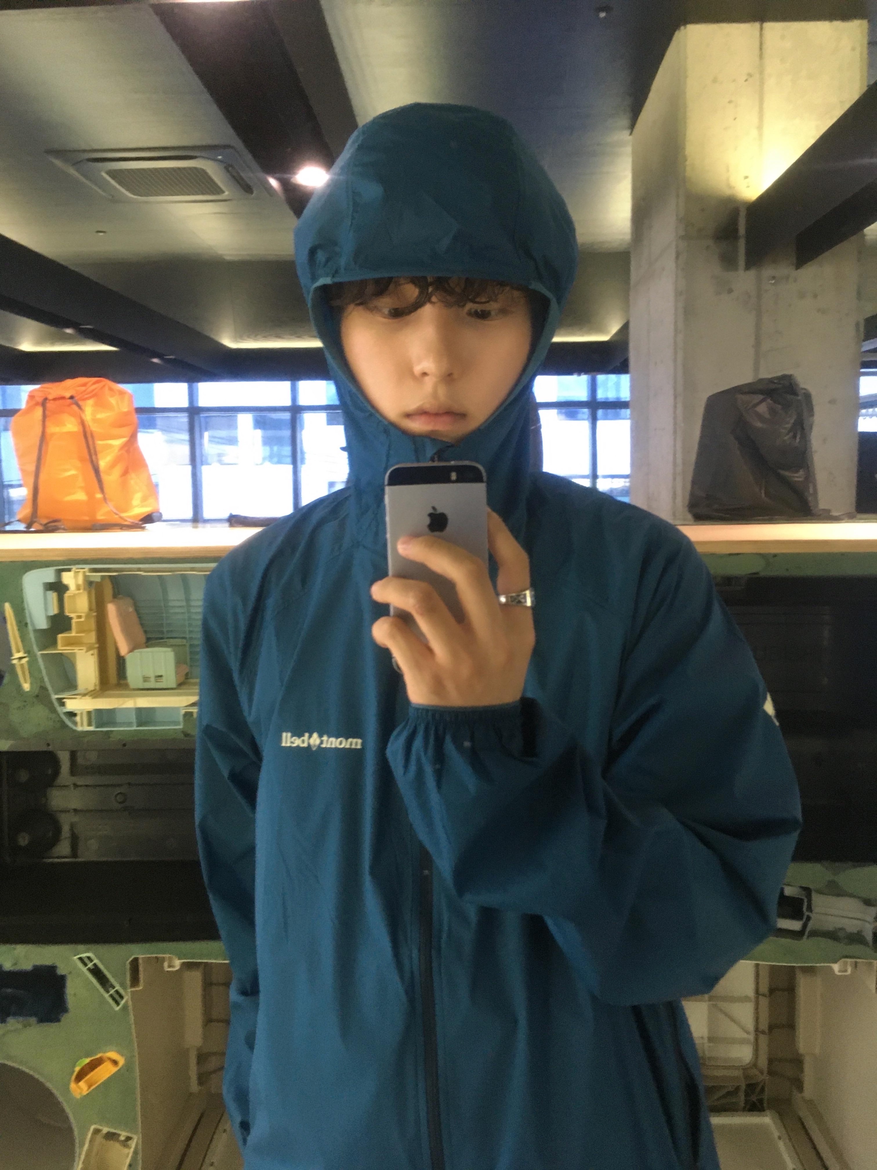Montbell U.L. Stretch Wind Hooded Jacket Blue Green 착용 스타일 - 1