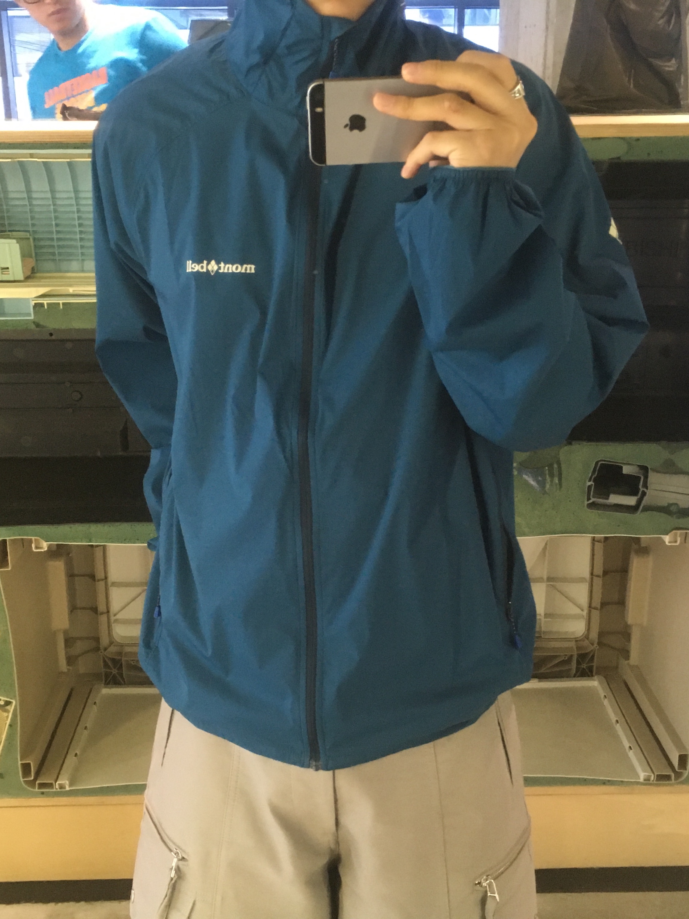 Montbell U.L. Stretch Wind Hooded Jacket Blue Green 착용 스타일 - 2