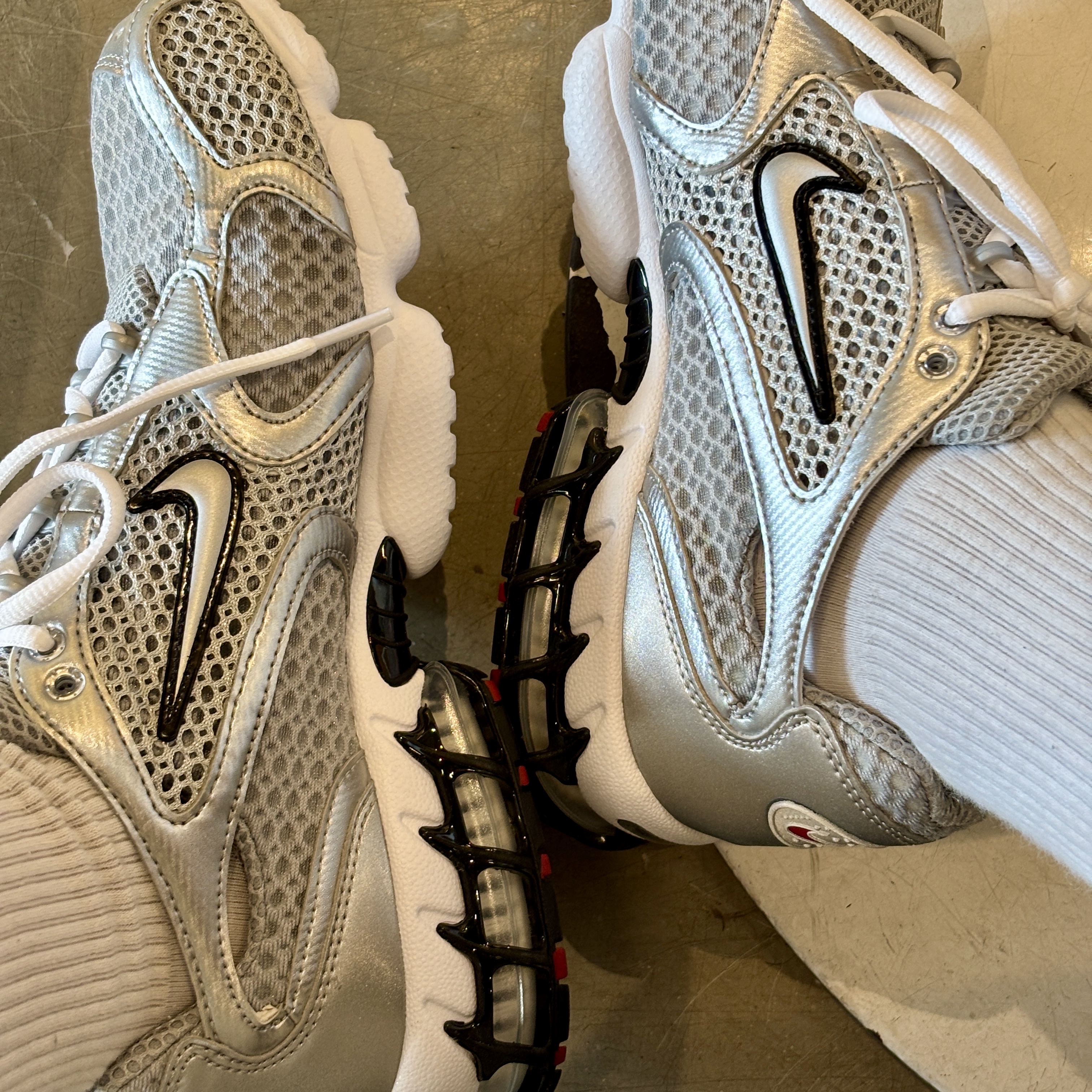 Nike Air Zoom Spiridon Cage 2 Metallic Silver 착용 스타일 - 3