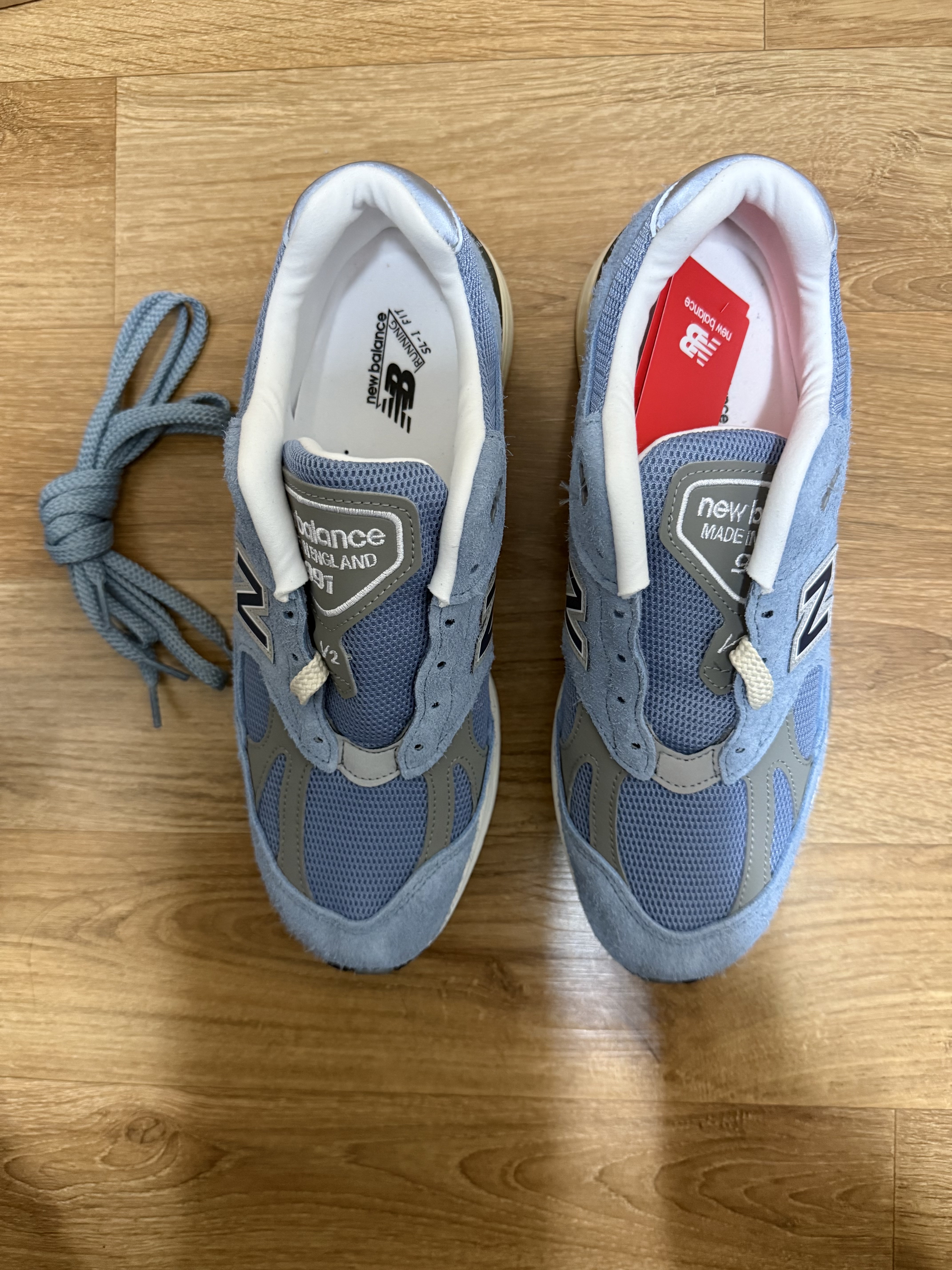 New Balance 991v2 Made in UK Celestial Blue Faded Denim 착용 스타일 - 4