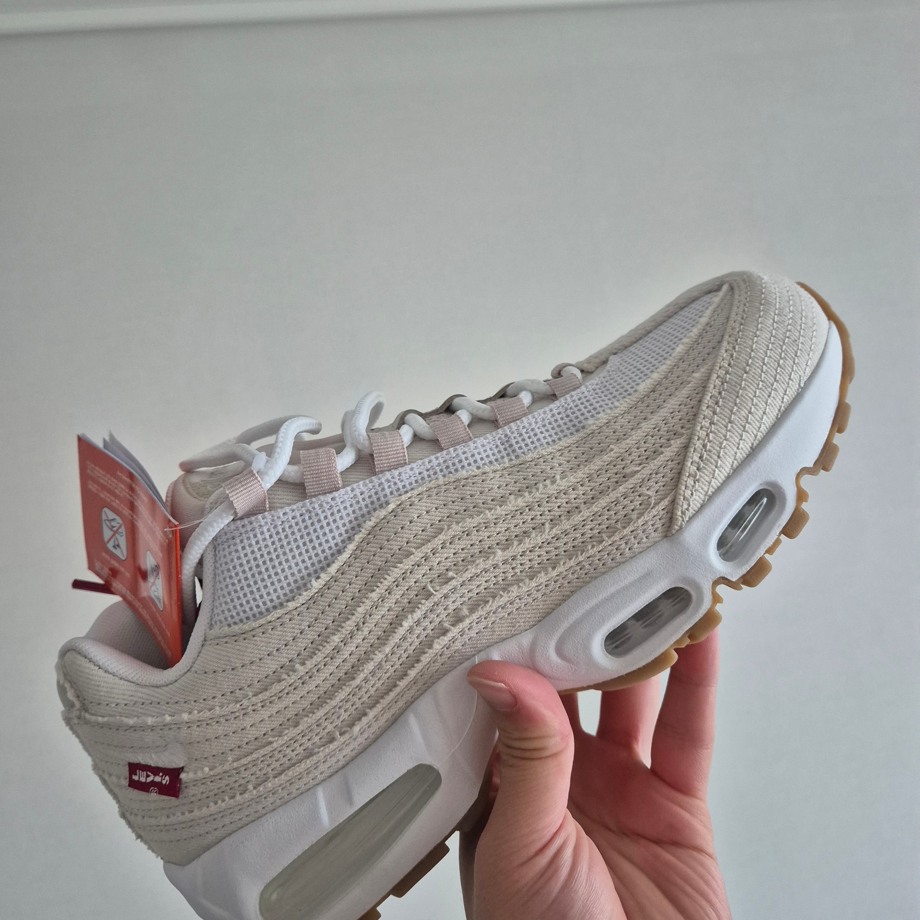 Nike x Levi's Air Max 95 White and Ecru 착용 스타일