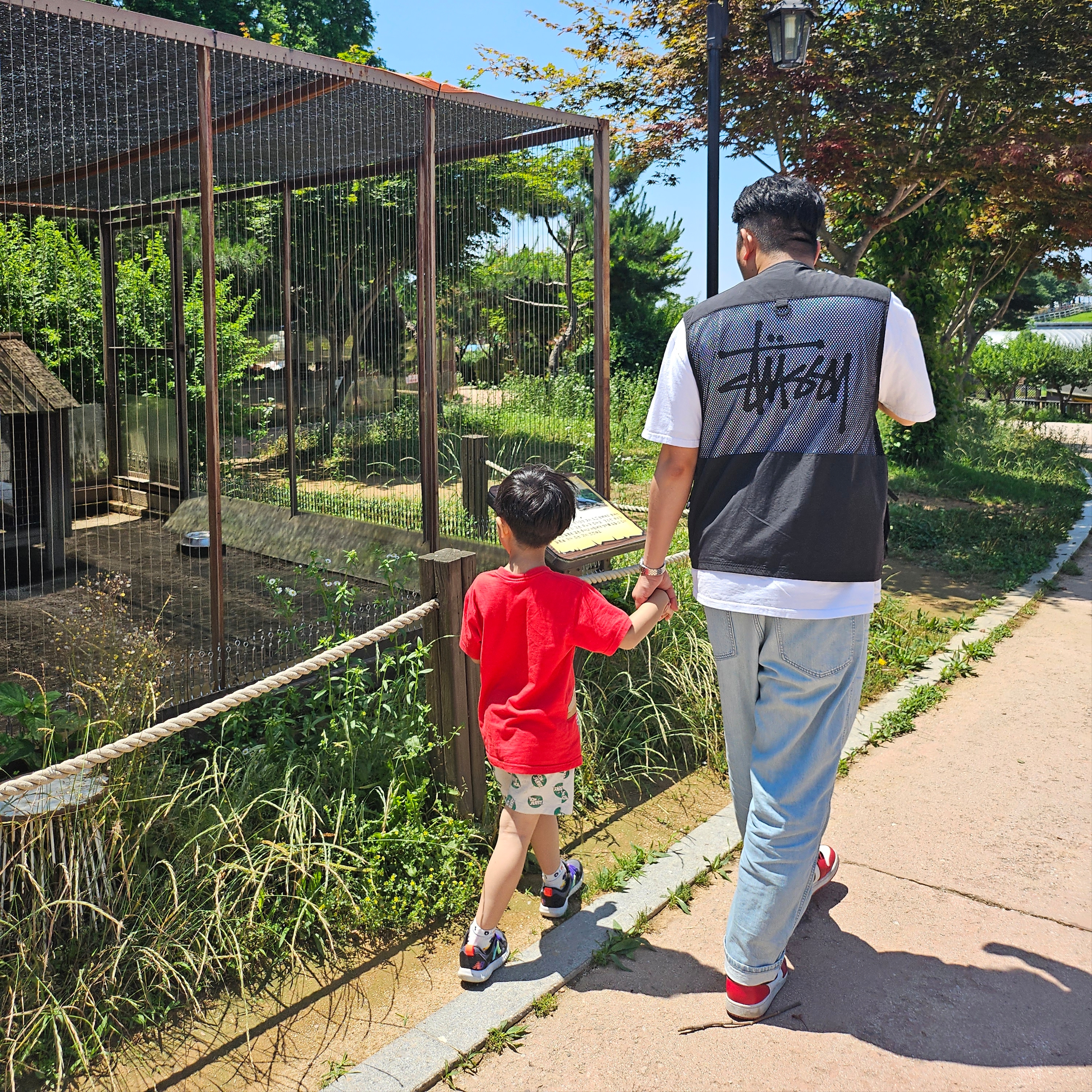 Jordan 1 Mid Chicago 2020, Stussy Basic Stussy T-Shirt White 2023 착용 스타일