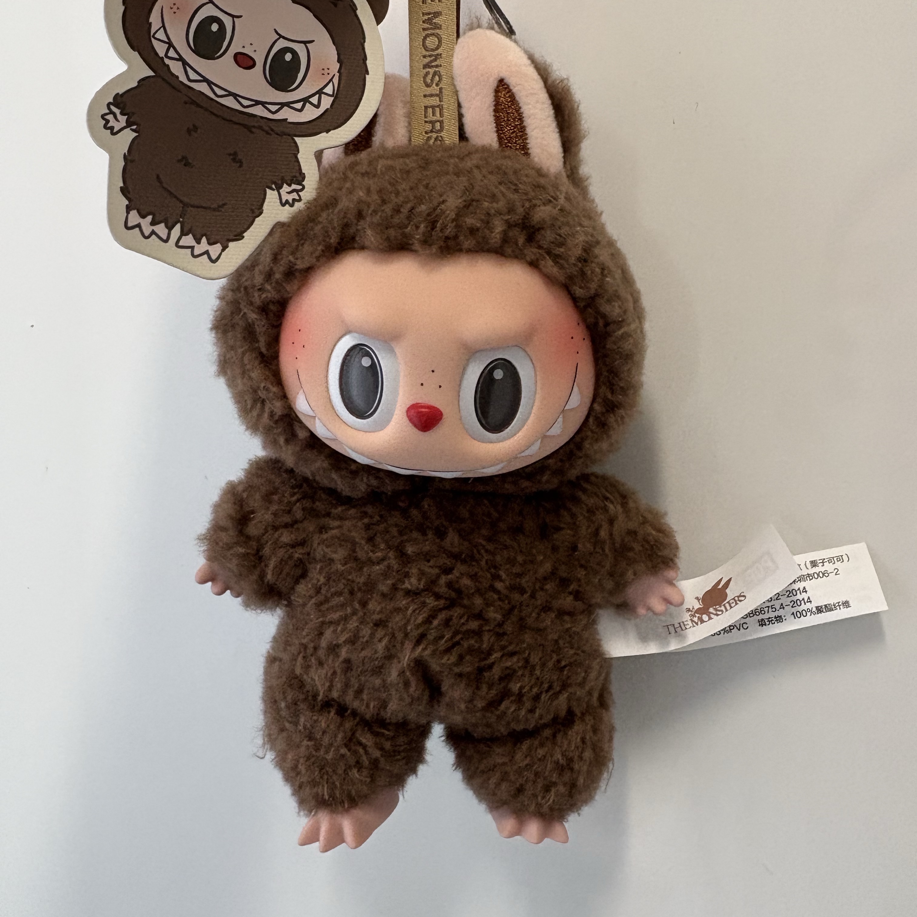 Pop Mart Labubu The Monsters Labubu Tasty Macarons Series Chestnut Cocoa Keyring (Opened Case) 착용 스타일
