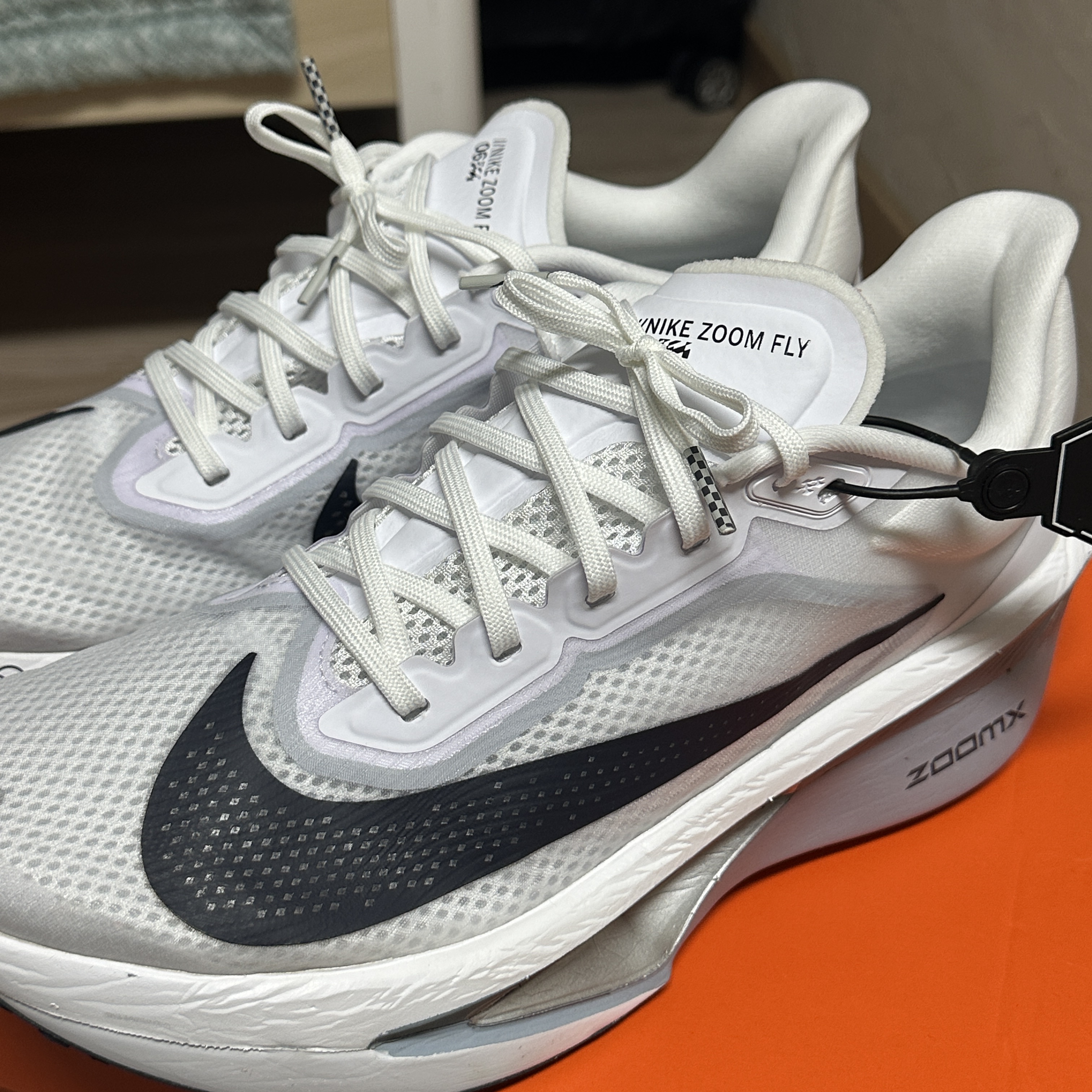Nike Zoom Fly 6 White Pure Platinum 착용 스타일 - 2