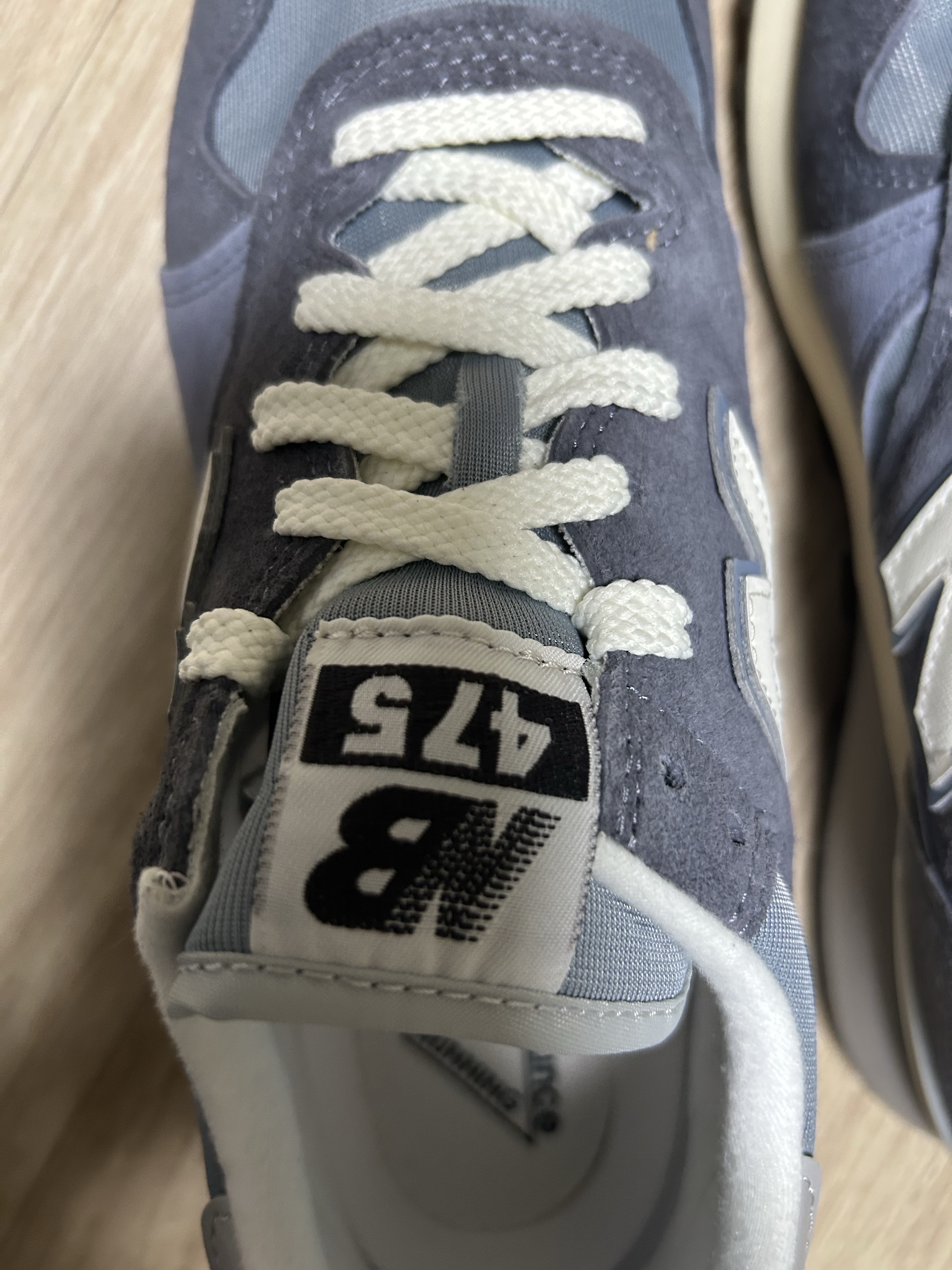 New Balance 475 Steel Dark Arctic Grey 착용 스타일