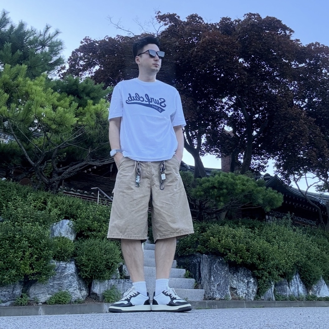 Autry Medalist Low Leather Sneakers Black White 착용 스타일