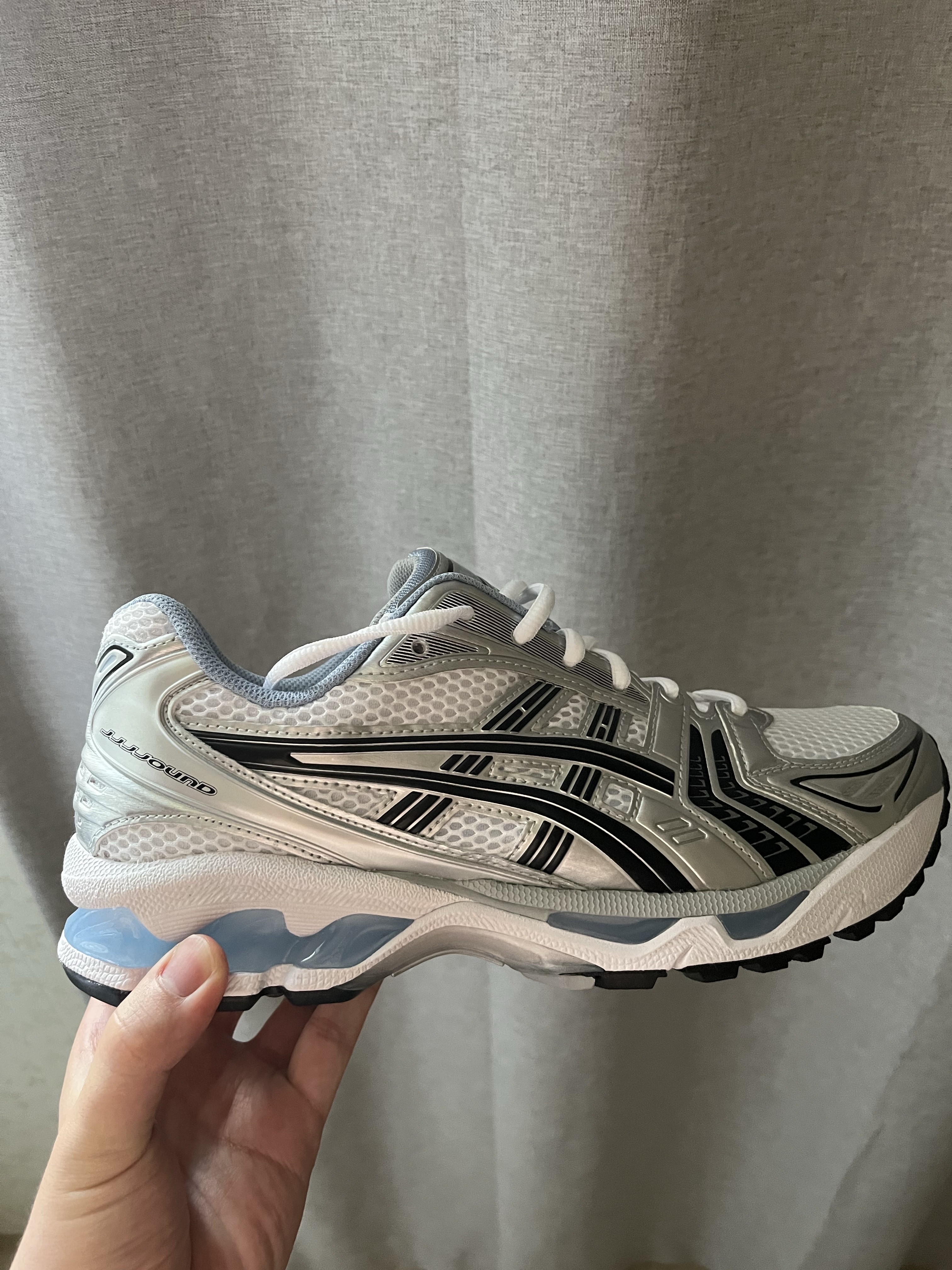 Asics x JJJJound Gel-Kayano 14 White Navy 착용 스타일 - 1