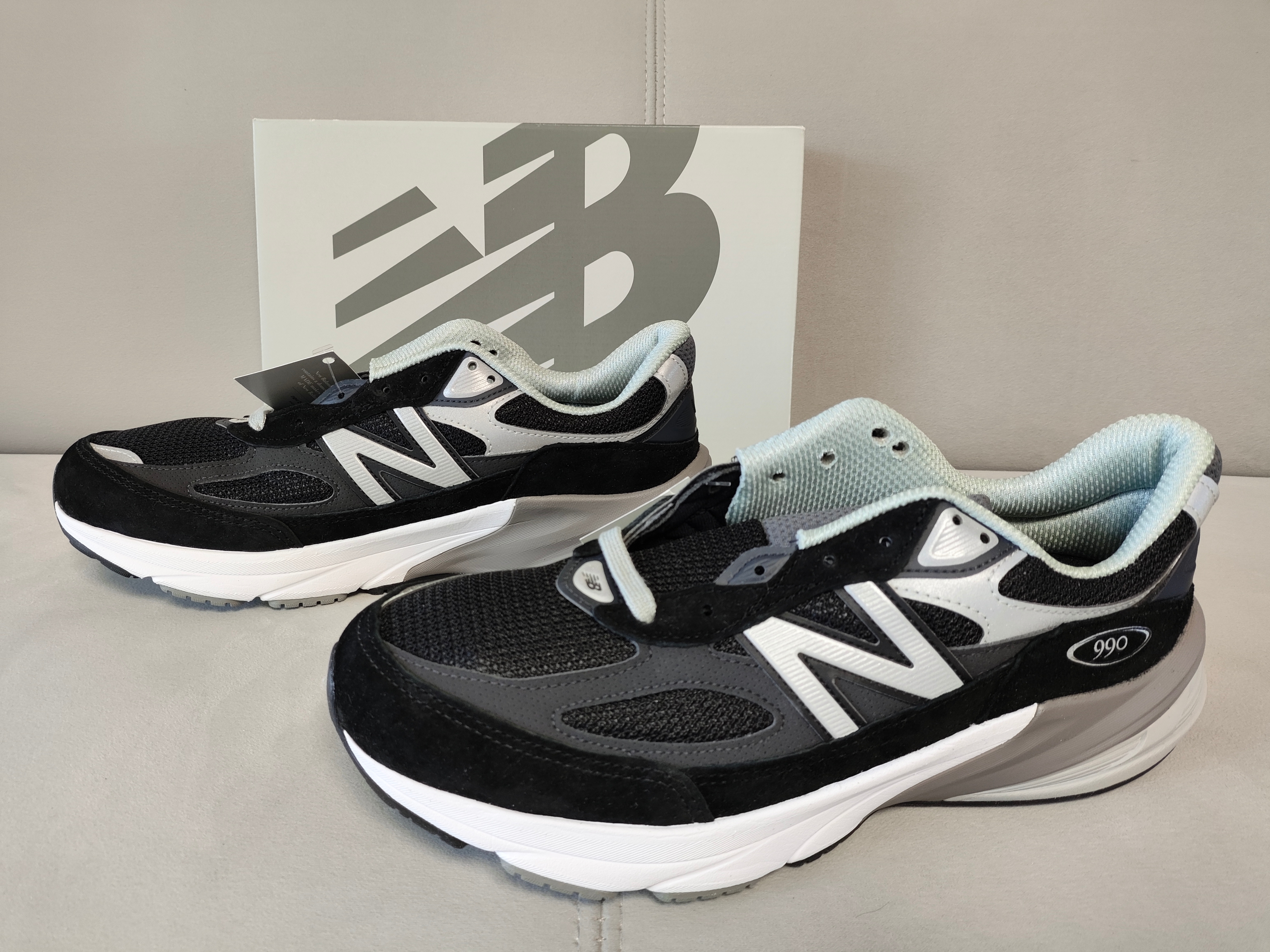 New Balance 990v6 Made in USA Black White 착용 스타일 - 1