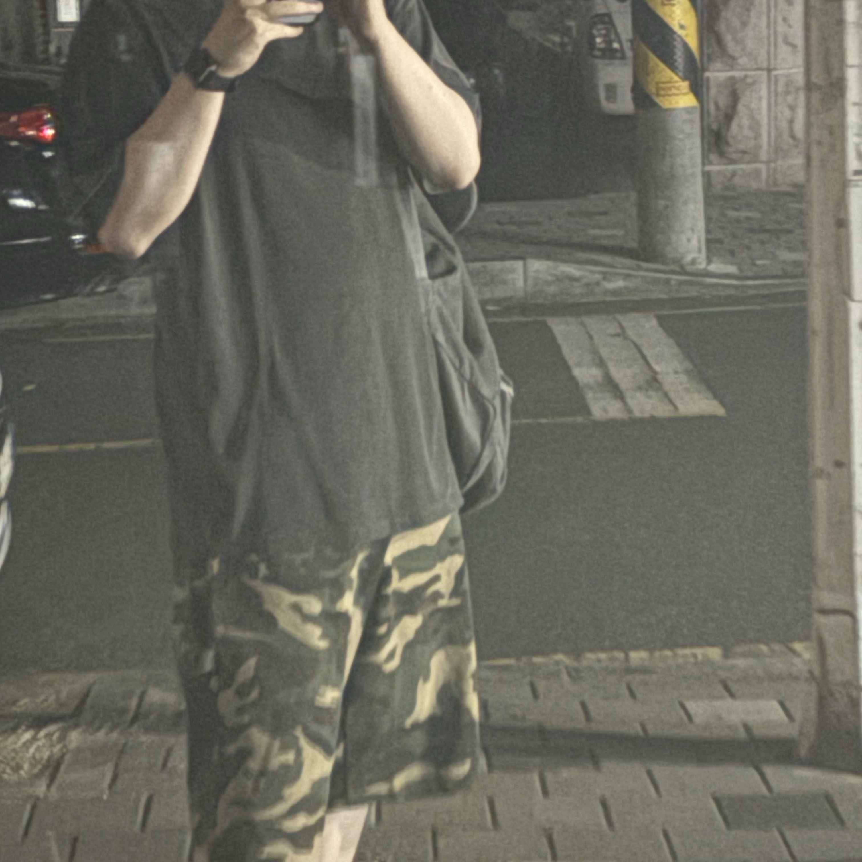SLOW RECORD HOUSE Carpenter Bermuda Wide Camo Pants Vintage Green 착용 스타일