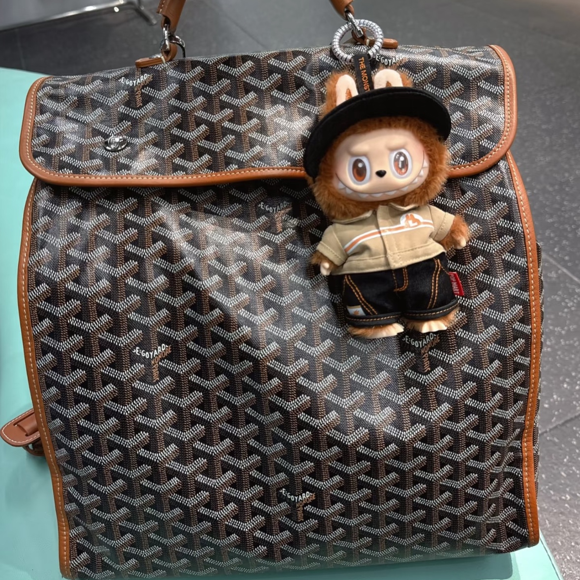 Pop Mart Labubu Doll Keyring - Seongsu Labubu Wacky Mart Pop-Up Store Exclusive 착용 스타일 - 2