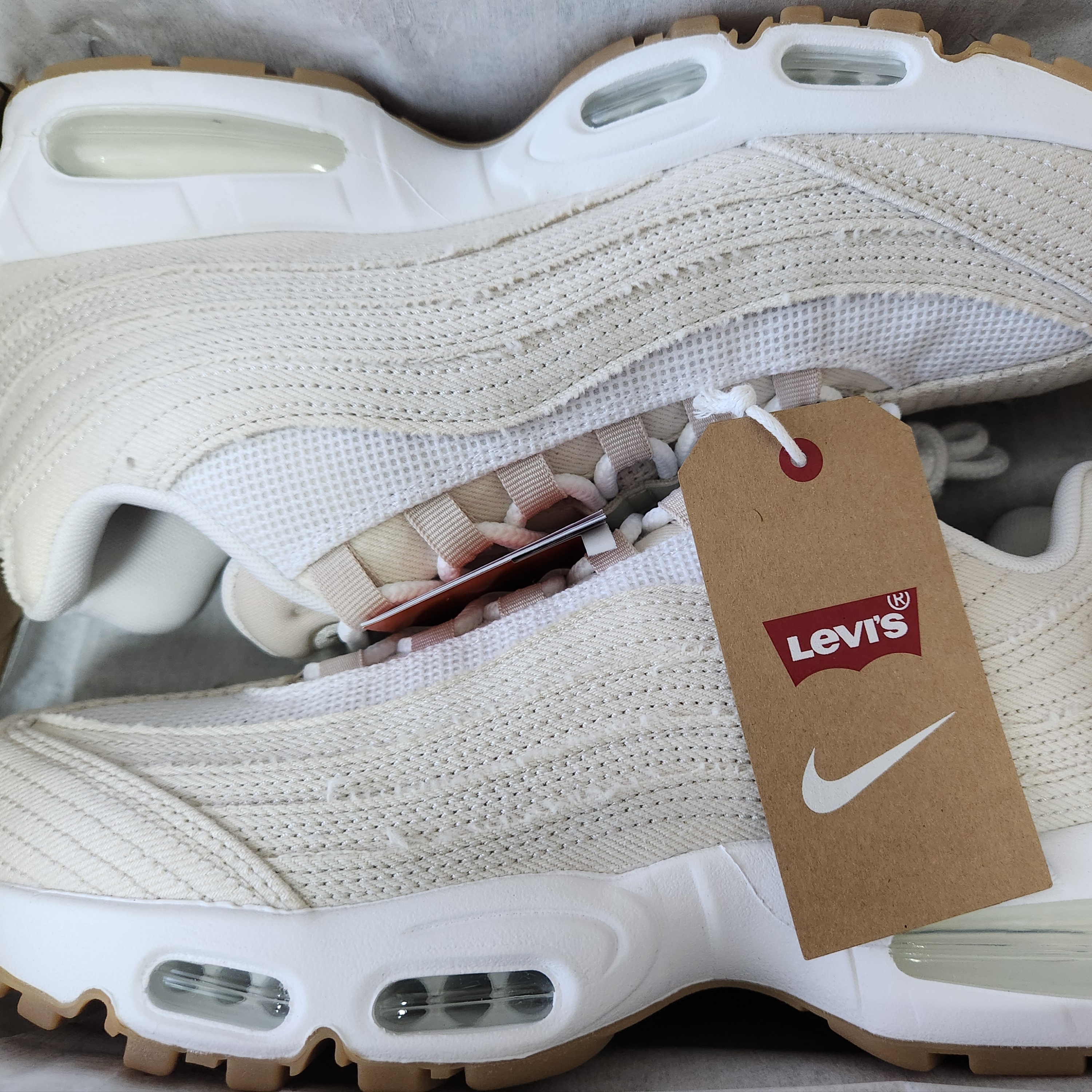 Nike x Levi's Air Max 95 White and Ecru 착용 스타일 - 1