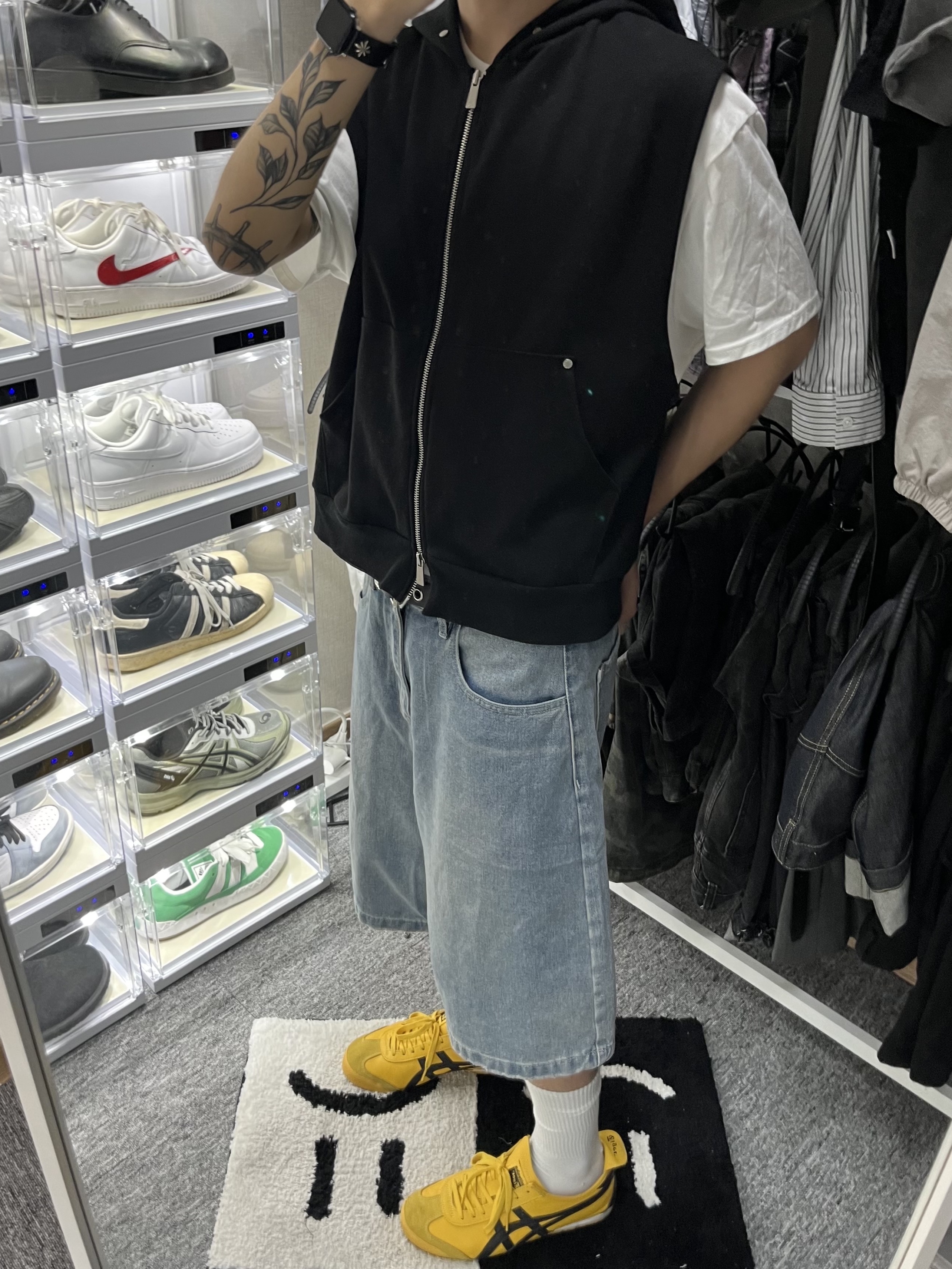Onitsuka Tiger Mexico 66 Yellow Black 착용 스타일 - 2