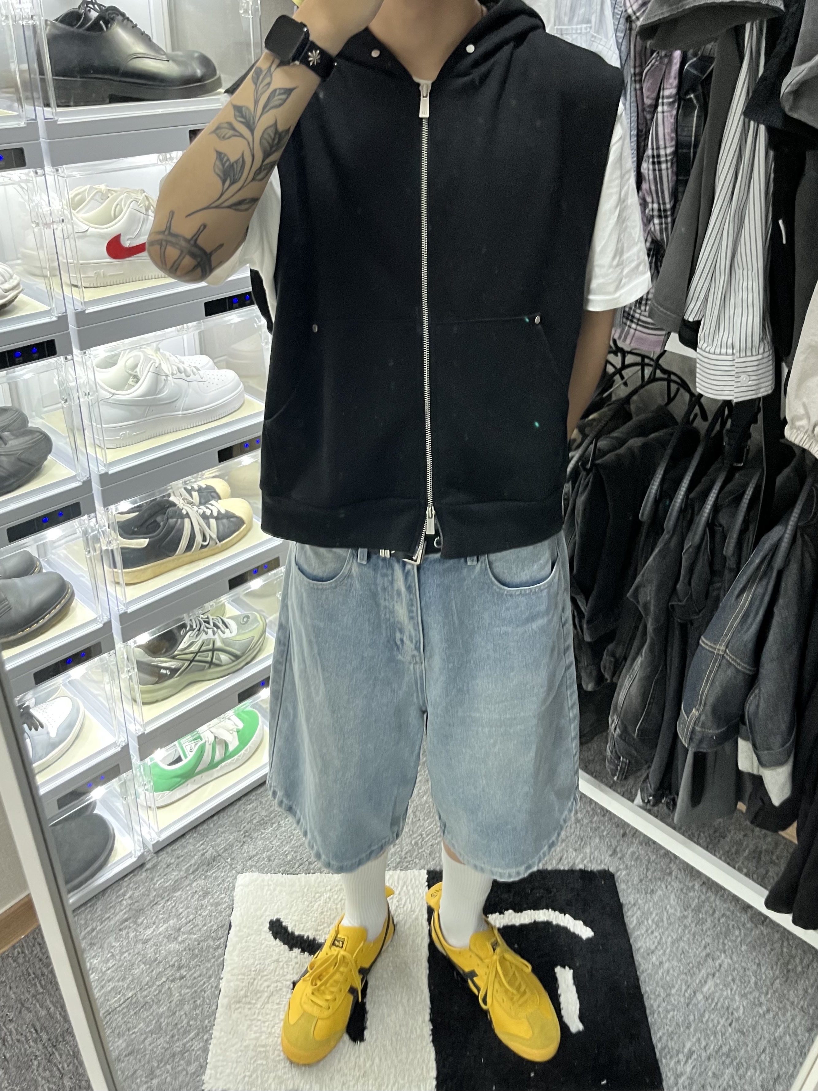 Onitsuka Tiger Mexico 66 Yellow Black 착용 스타일 - 3