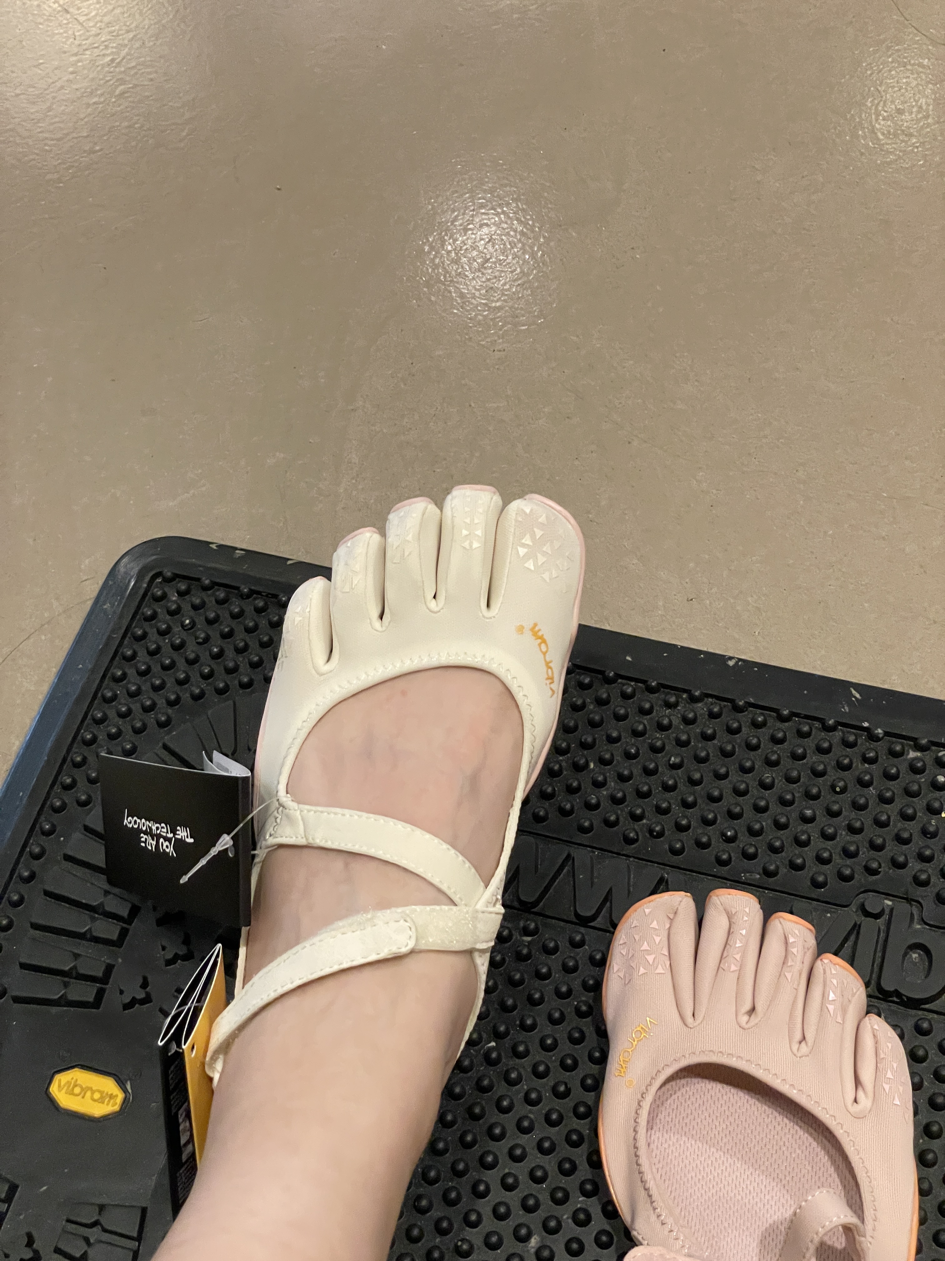 (W) Vibram Fivefingers V-Soul Ivory Dusty Pink 착용 스타일 - 2