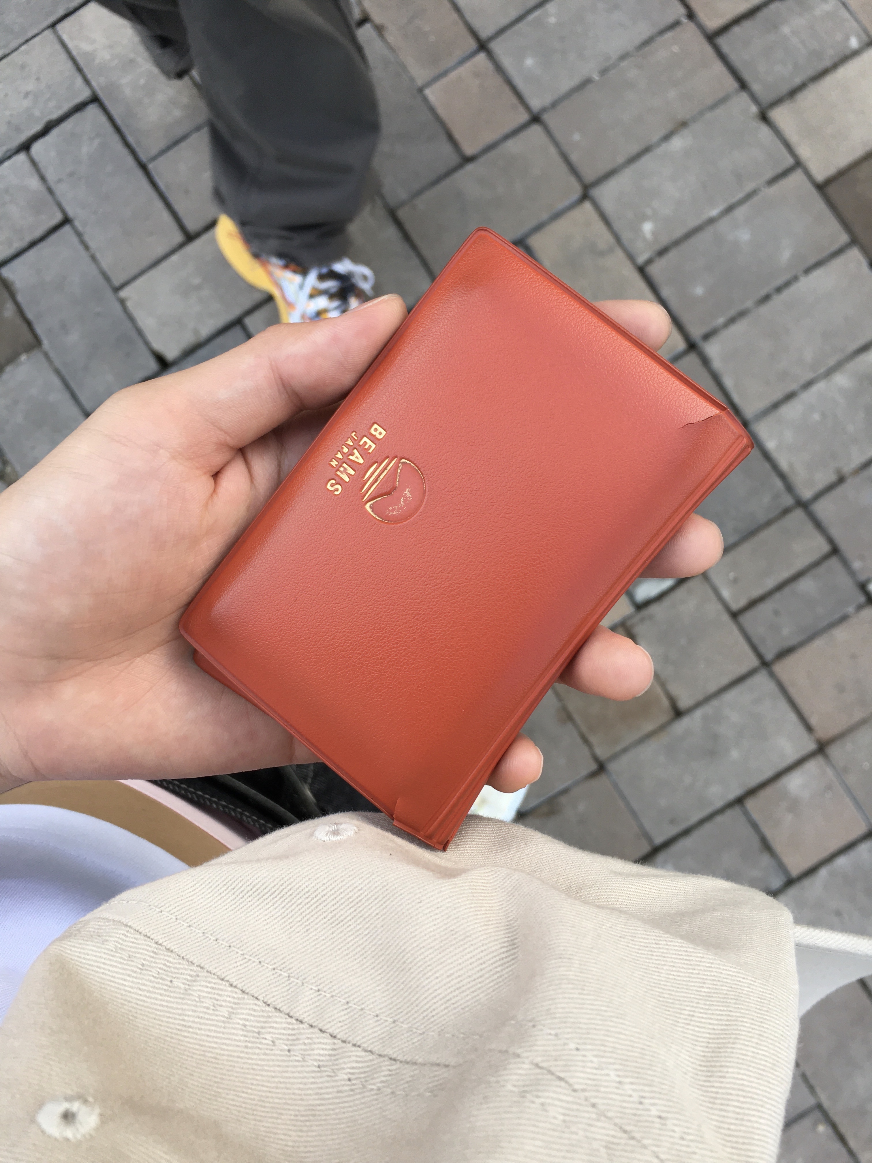 Beams x Hightide Special Order Pass & Card Case Orange 착용 스타일 - 1