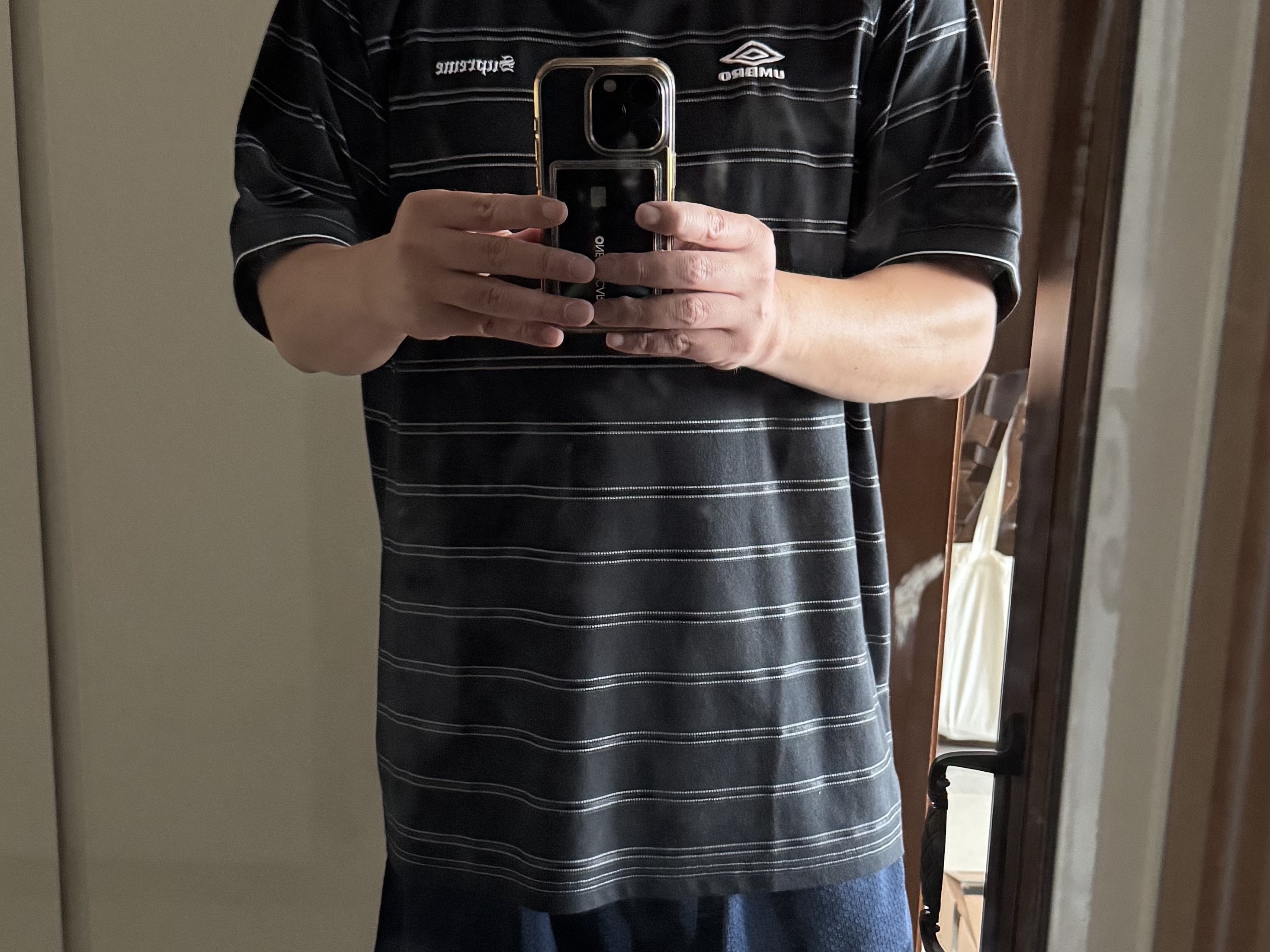 Supreme x Umbro Stripe Soccer Jersey Black - 25SS 착용 스타일