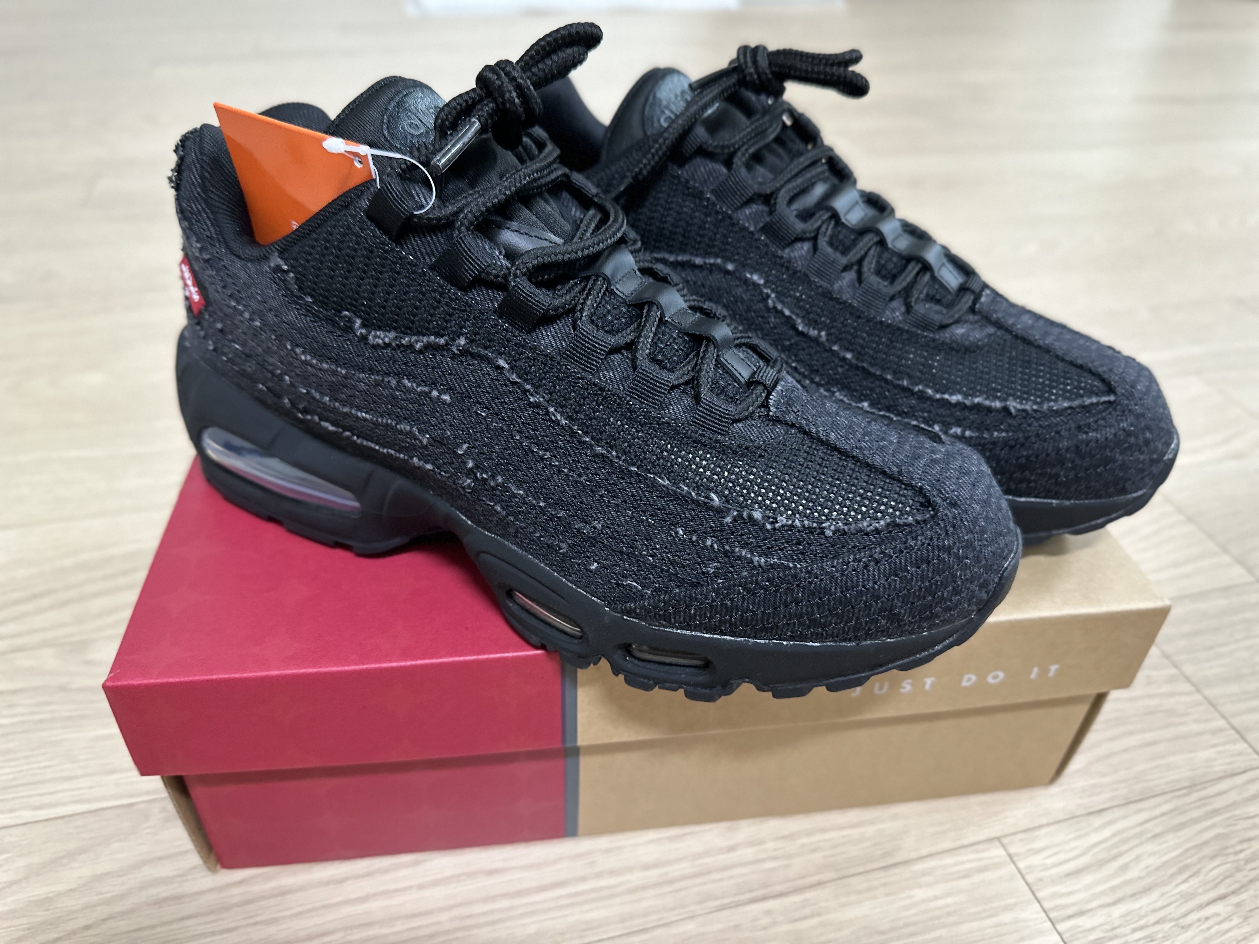 Nike x Levi's Air Max 95 Black 착용 스타일 - 2
