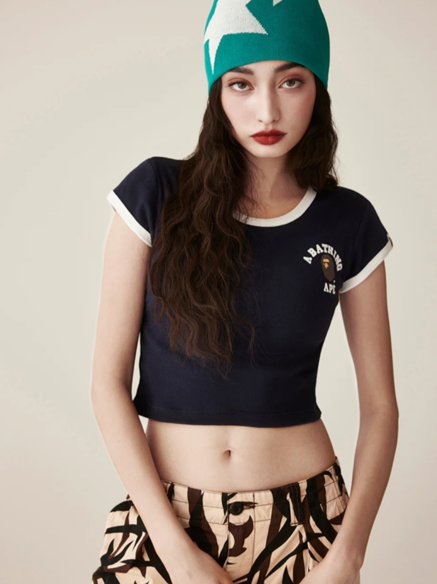 (W) BAPE College Cropped Trim T-Shirt Navy 착용 스타일