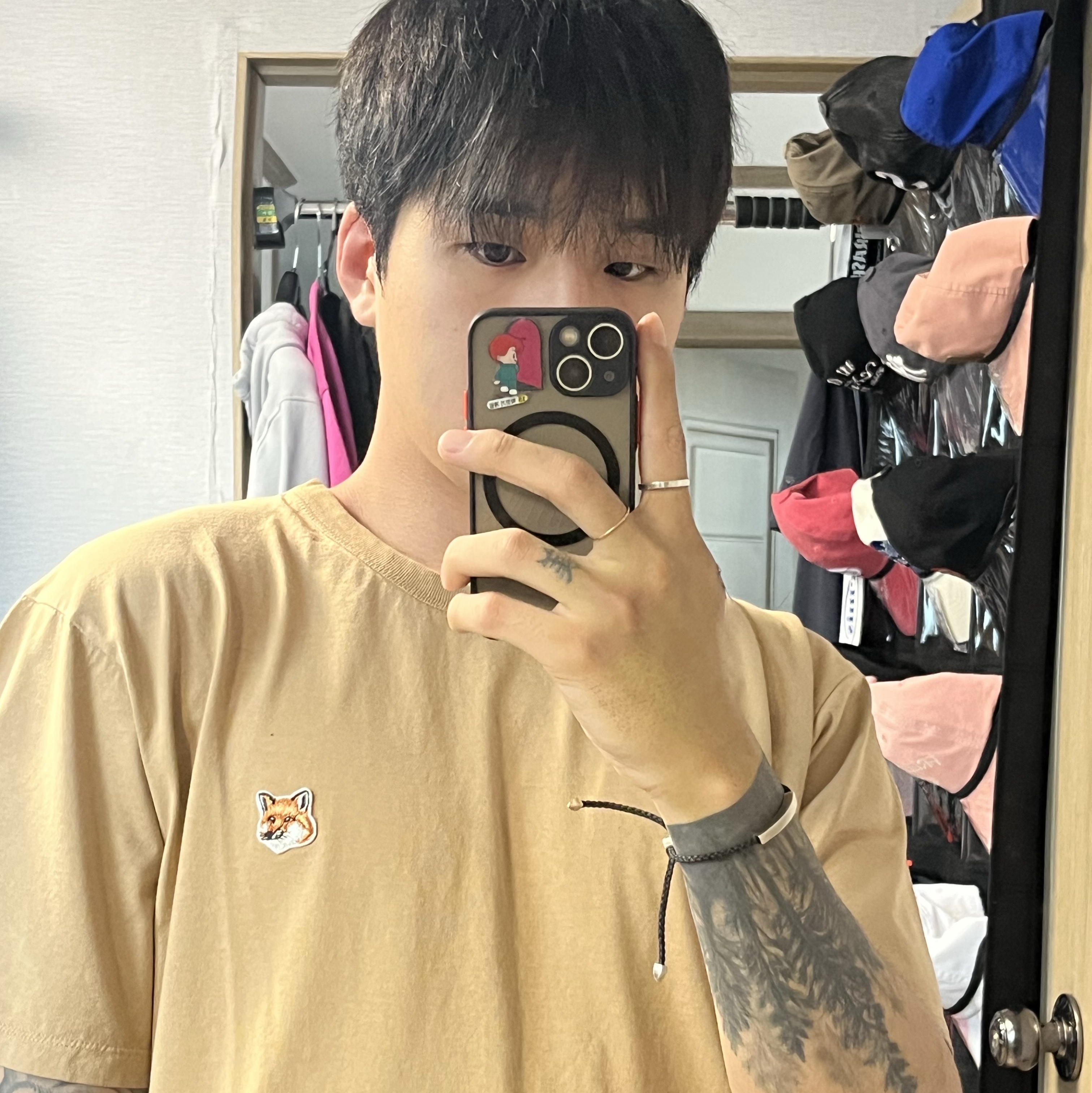 Maison Kitsune Fox Head Patch Classic T-Shirt Beige 착용 스타일