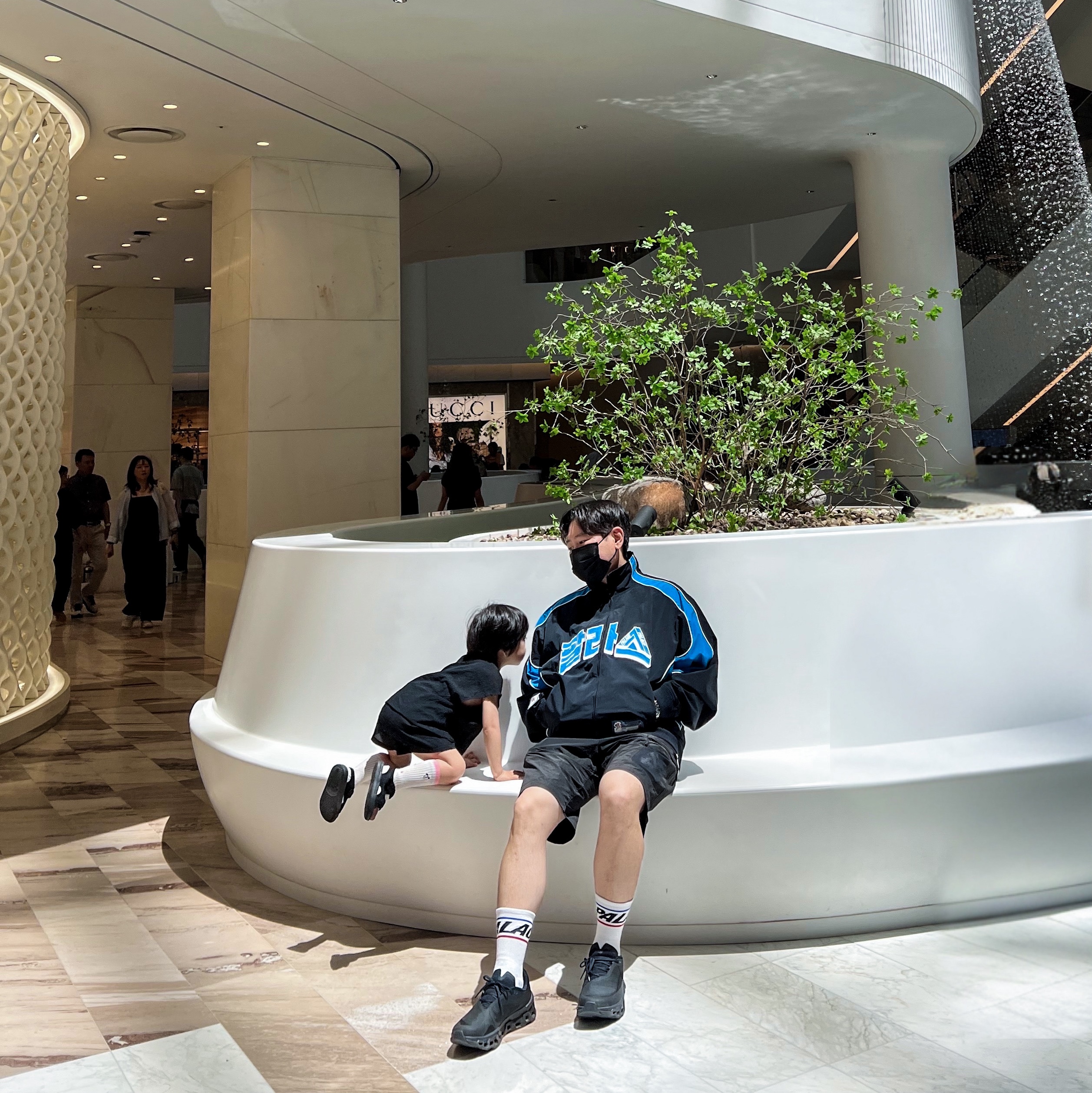 Palace Seoul 2 Seoul Track Jacket Black Blue - 25SS, Palace Y-Ripstop Shell Shorts Black - 23SS 착용 스타일 - 2
