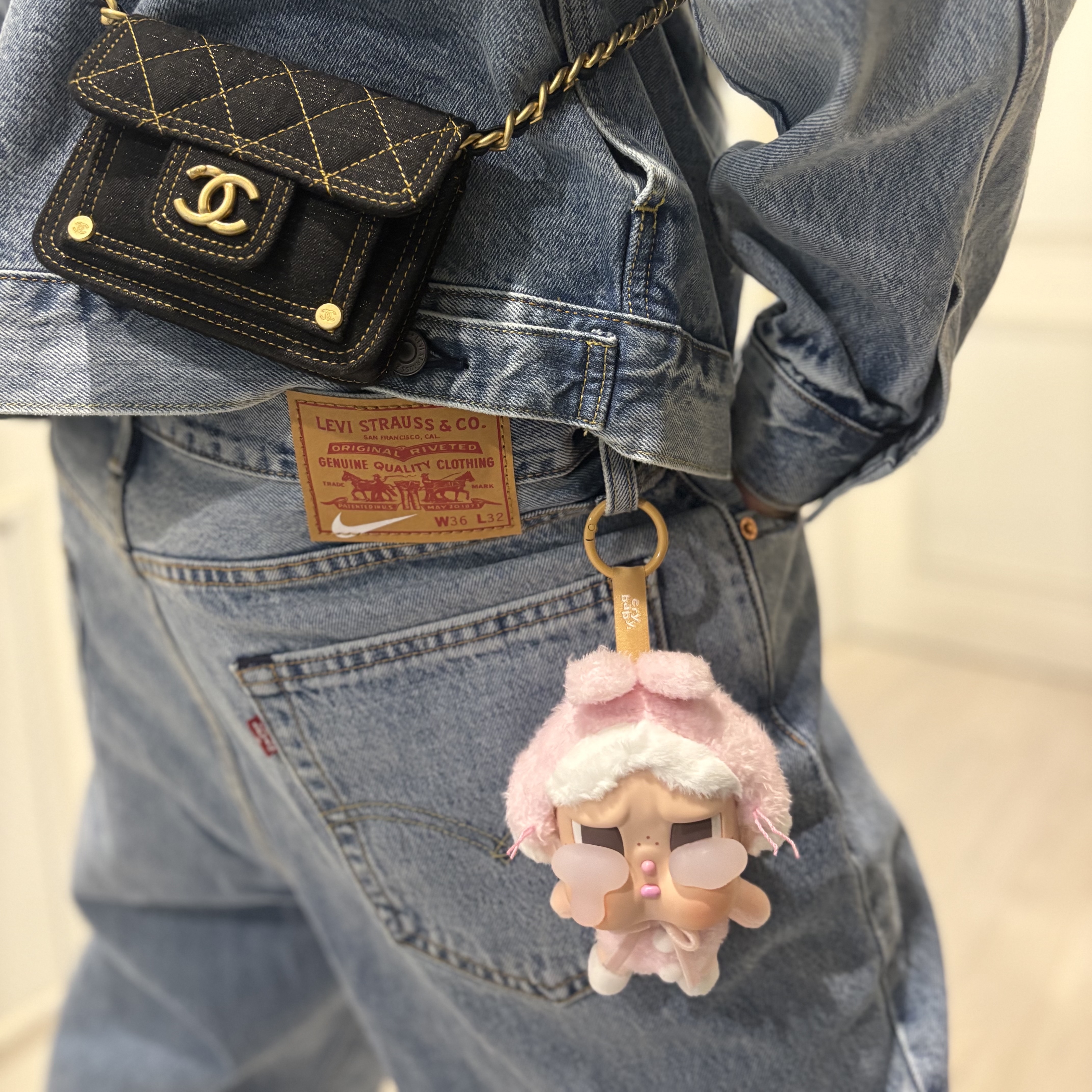 Levi's x Nike Baggy Jeans Light Blue, Pop Mart Crybaby Crying Again Series Plush Keyring Sealed Case (1 Blind Box) 착용 스타일