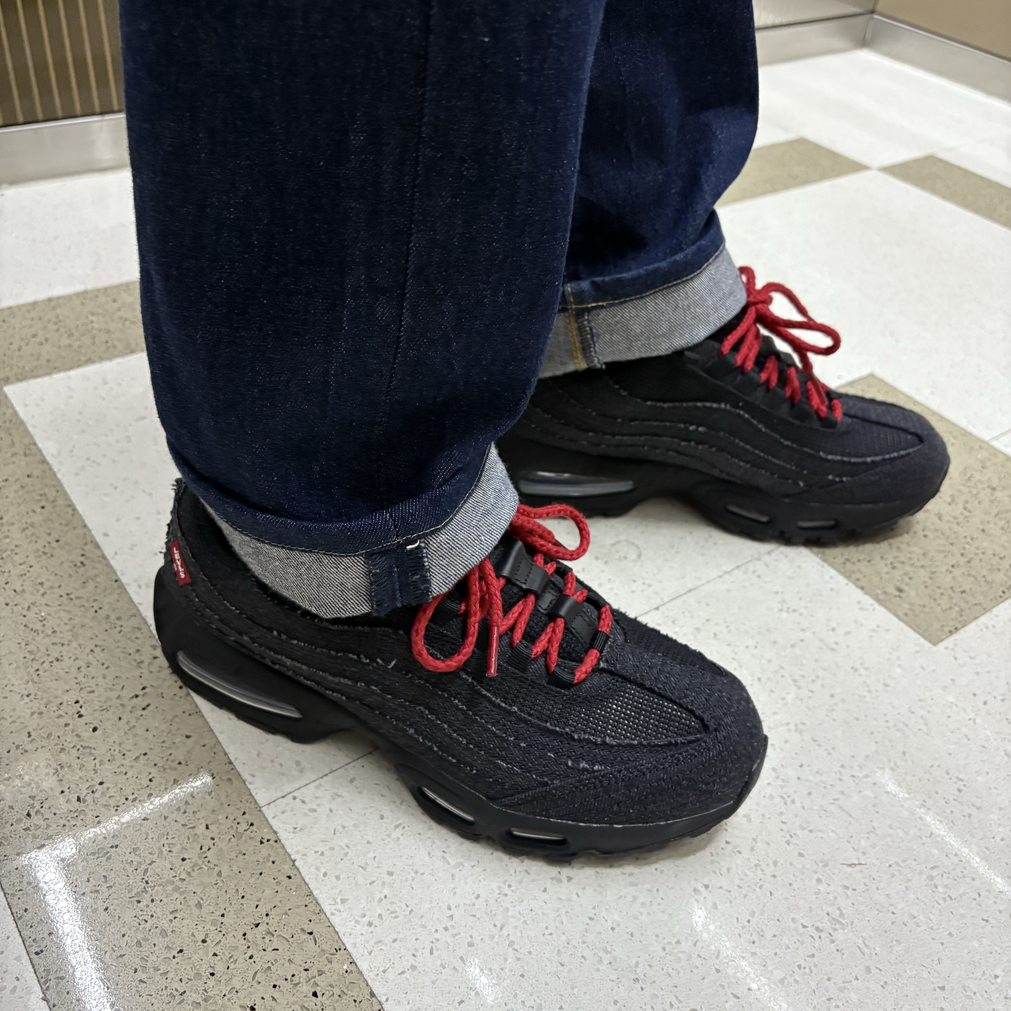 Nike x Levi's Air Max 95 Black 착용 스타일 - 1