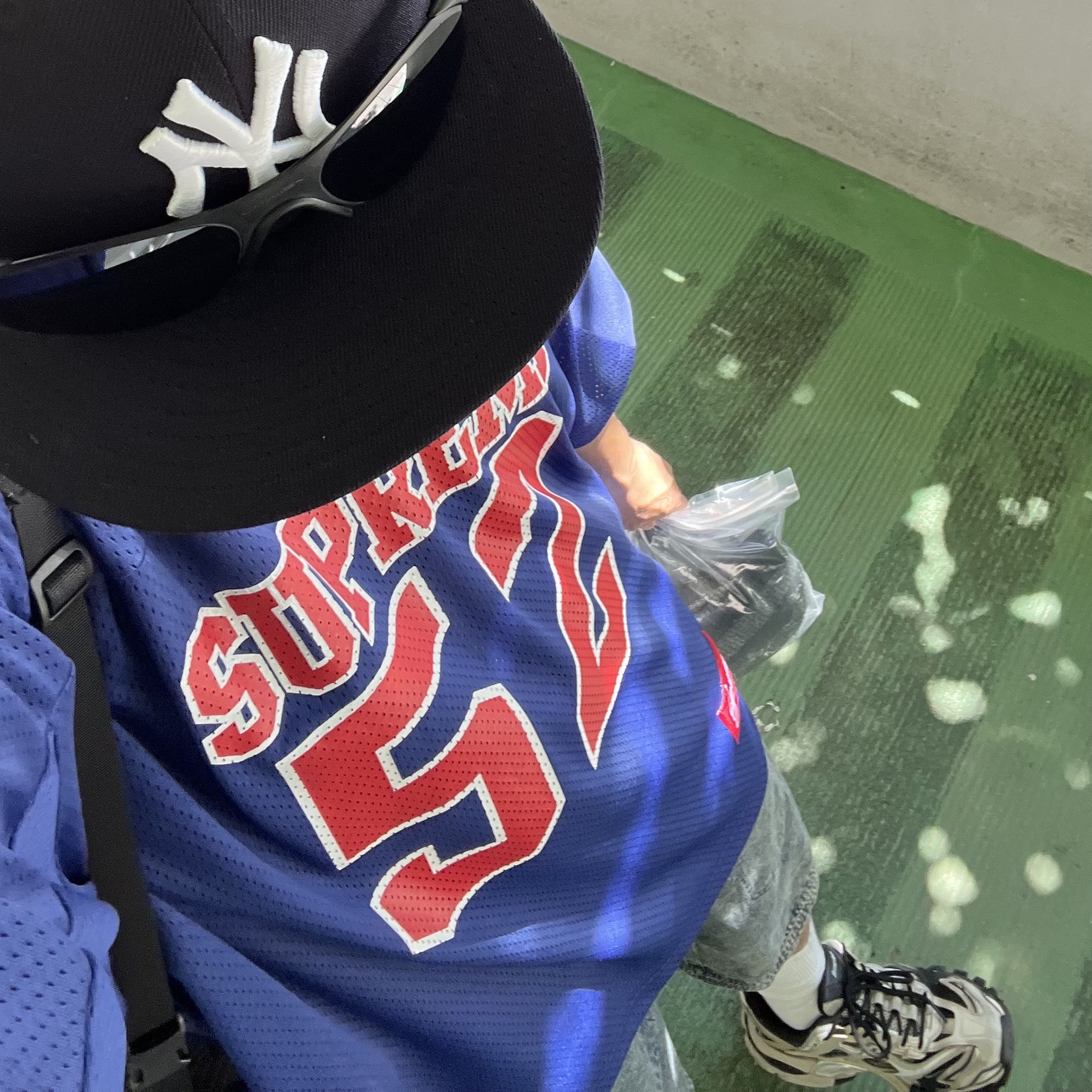 Supreme Spiderweb Football Jersey Navy - 24SS, New Era 59Fifty MLB Authentic New York Yankees Game Navy 착용 스타일