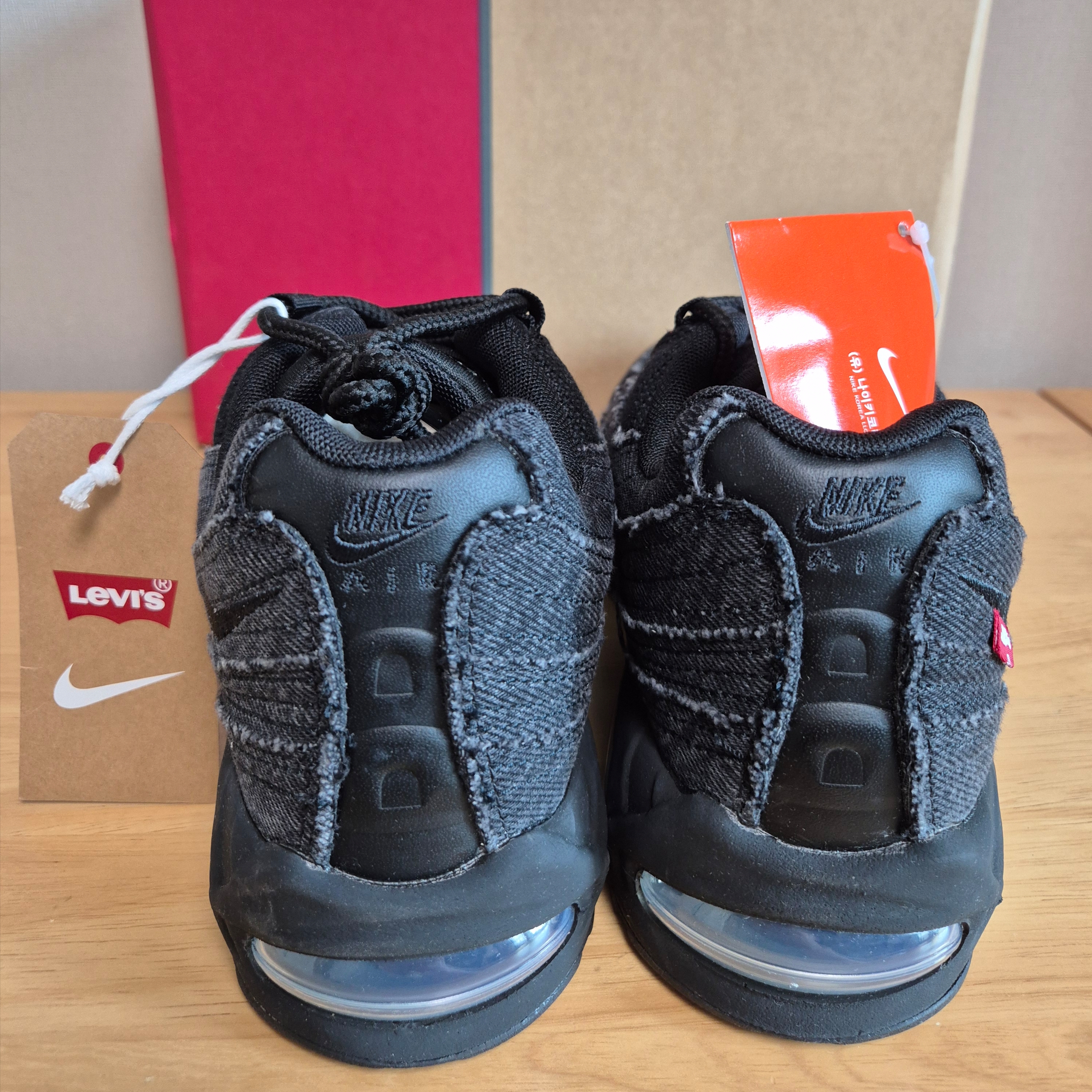 Nike x Levi's Air Max 95 Black 착용 스타일 - 3