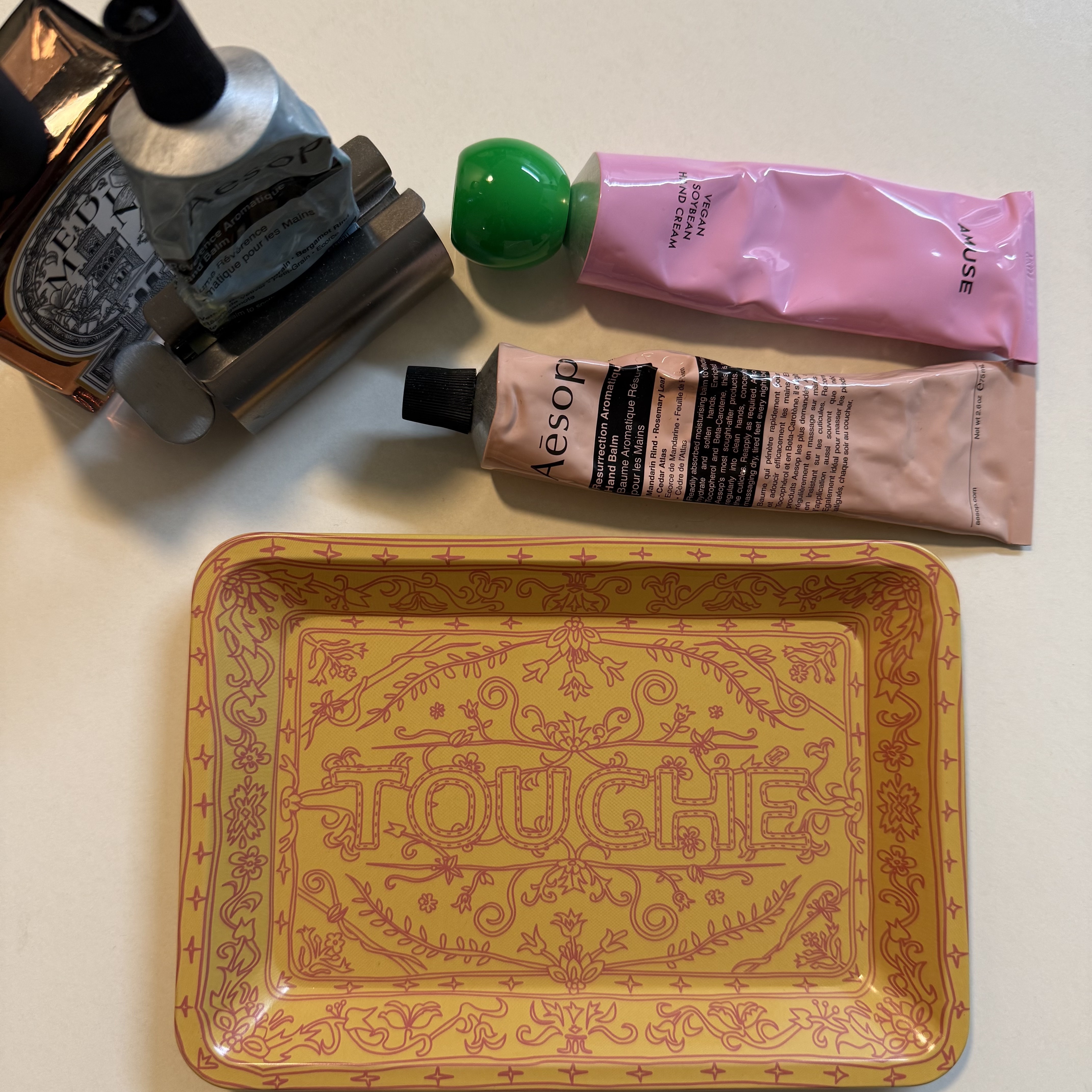 Say Touche Doodle Persian Tray Yellow 착용 스타일